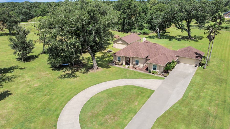 Property photo for 1102 W Point Drive, Rosharon, TX