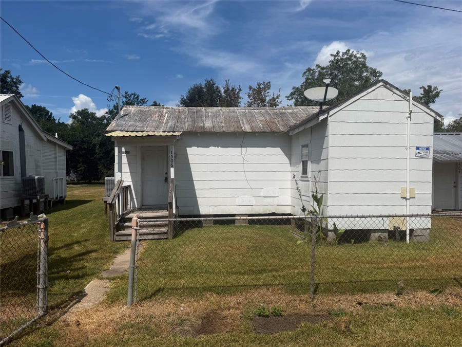 Property photo for 1506 W Talmadge st Road, Alvin, TX