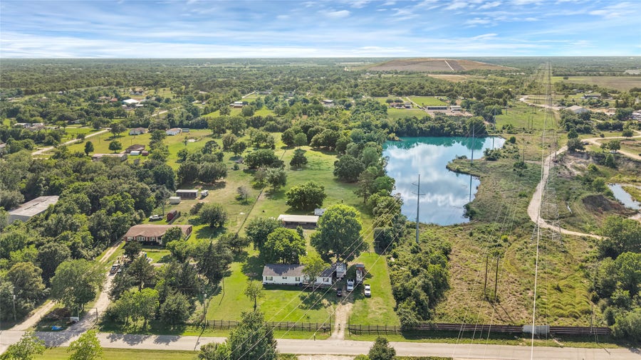 Property photo for 1611 Bunyard Road, Alvin, TX