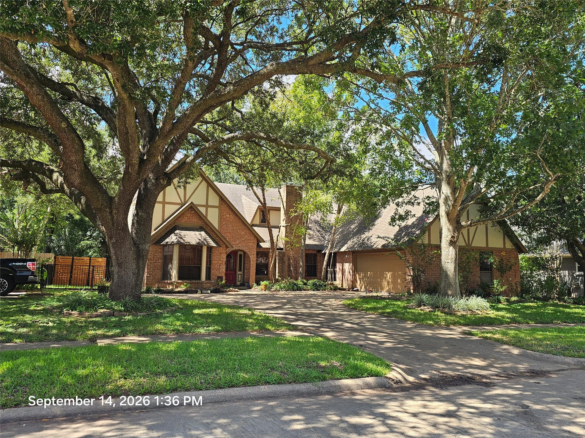 3514 E Creek Club Drive, Missouri City, TX 77459 On the golf course with great views & shady trees. 4 or 5 bedrooms, 2 full baths, 2 half baths, big rooms,big house!