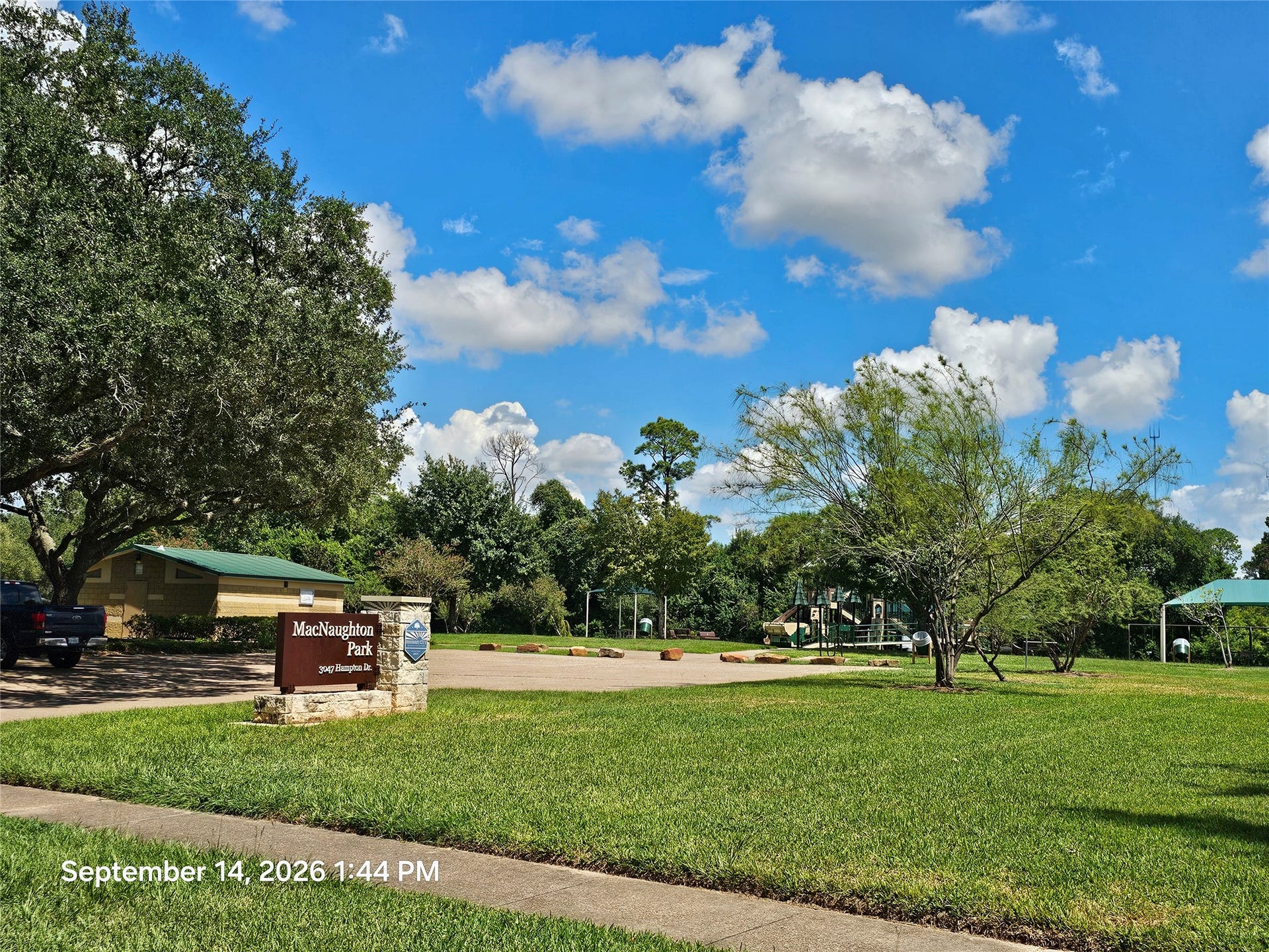 3514 E Creek Club Drive, Missouri City, TX 77459 Just a few doors down from the park open all year 'round. Come take a look!
