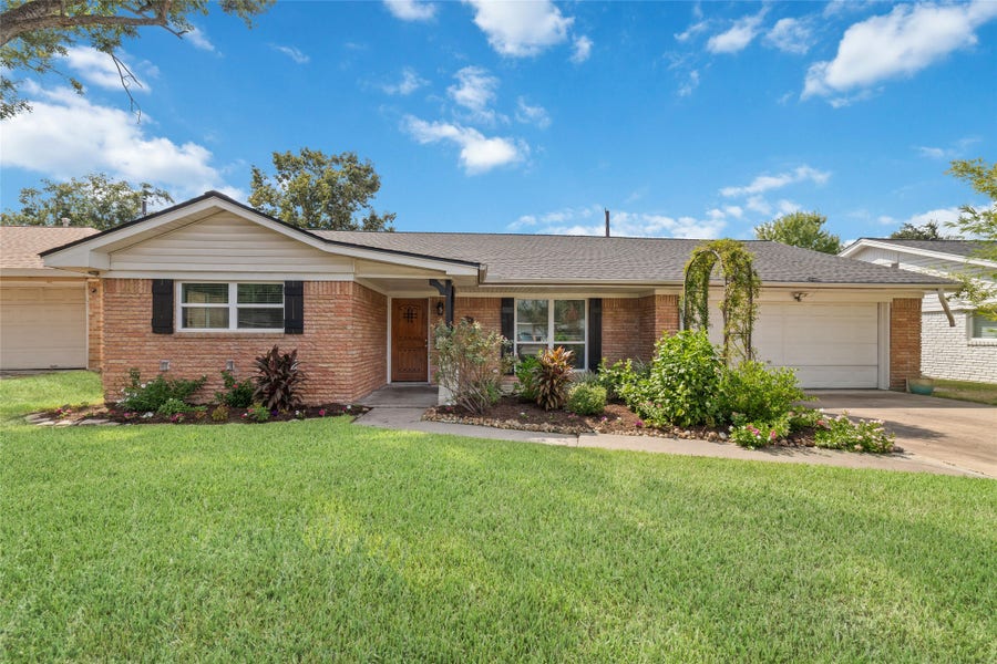 Property photo for 1819 Millwood Drive, Houston, TX