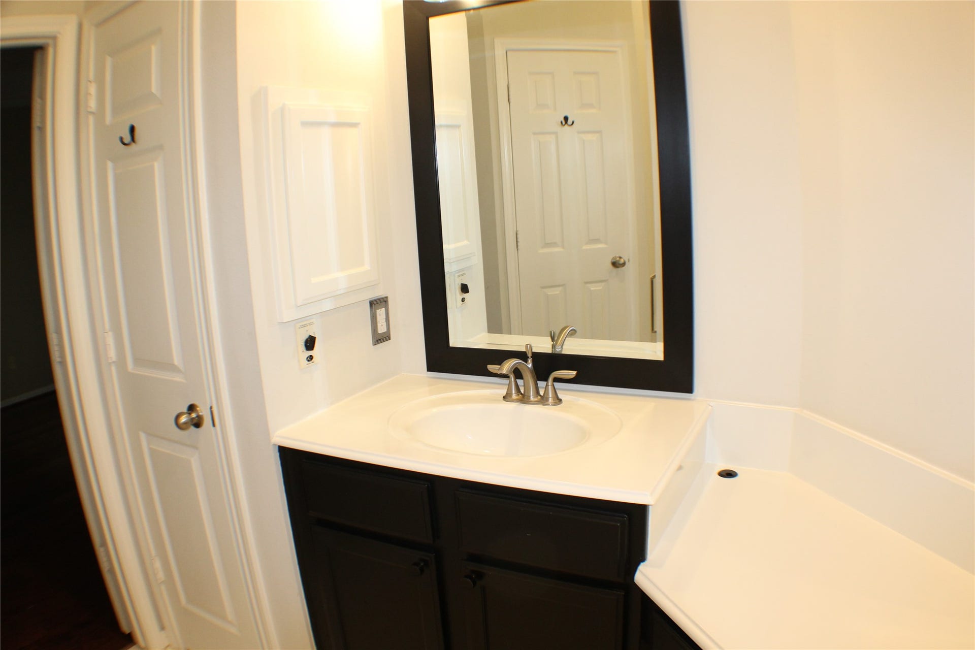 642 Avery Drive, Sugar Land, TX 77479 642 Avery Drive, Sugar Land, TX 77479