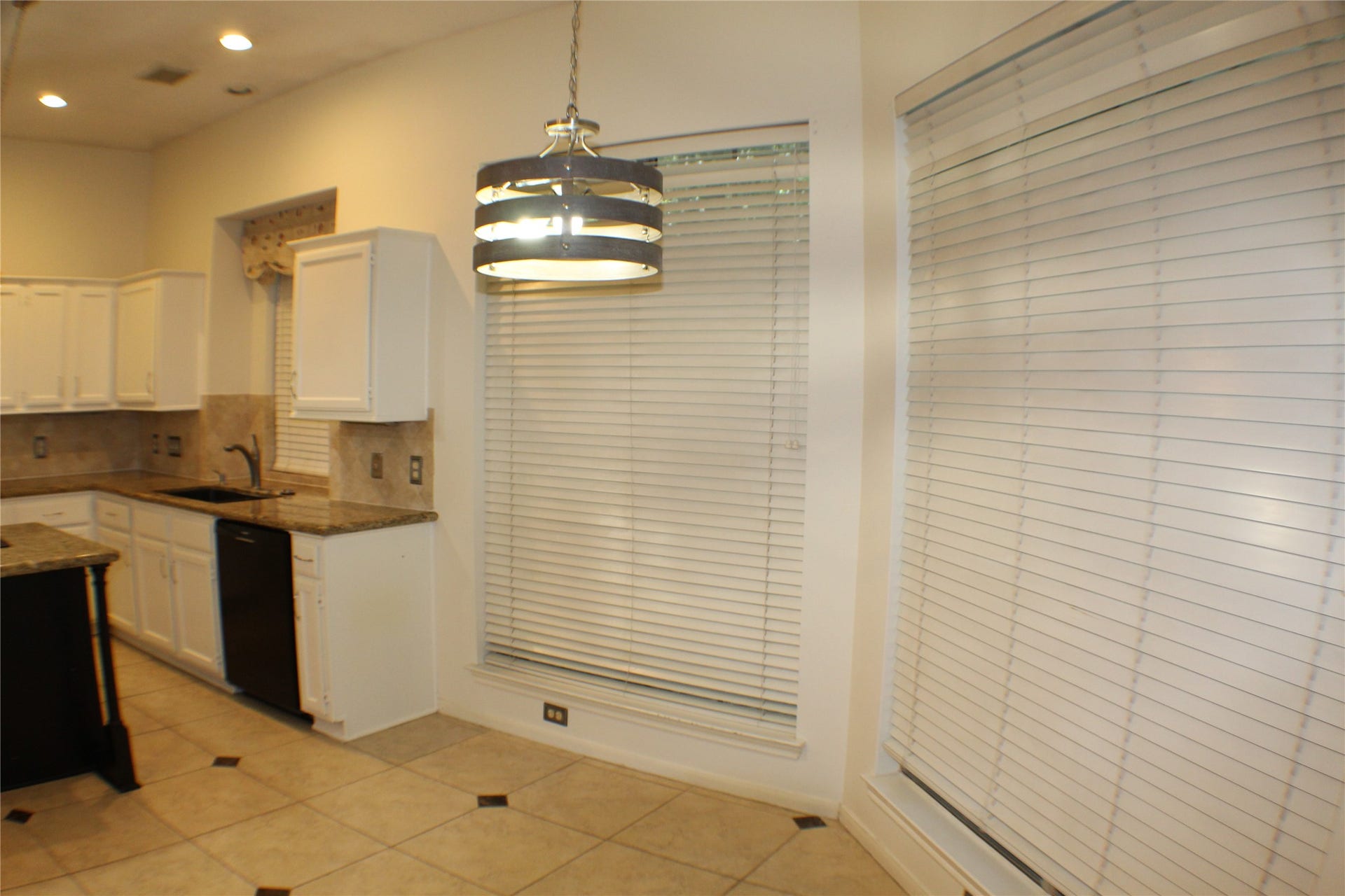 642 Avery Drive, Sugar Land, TX 77479 642 Avery Drive, Sugar Land, TX 77479