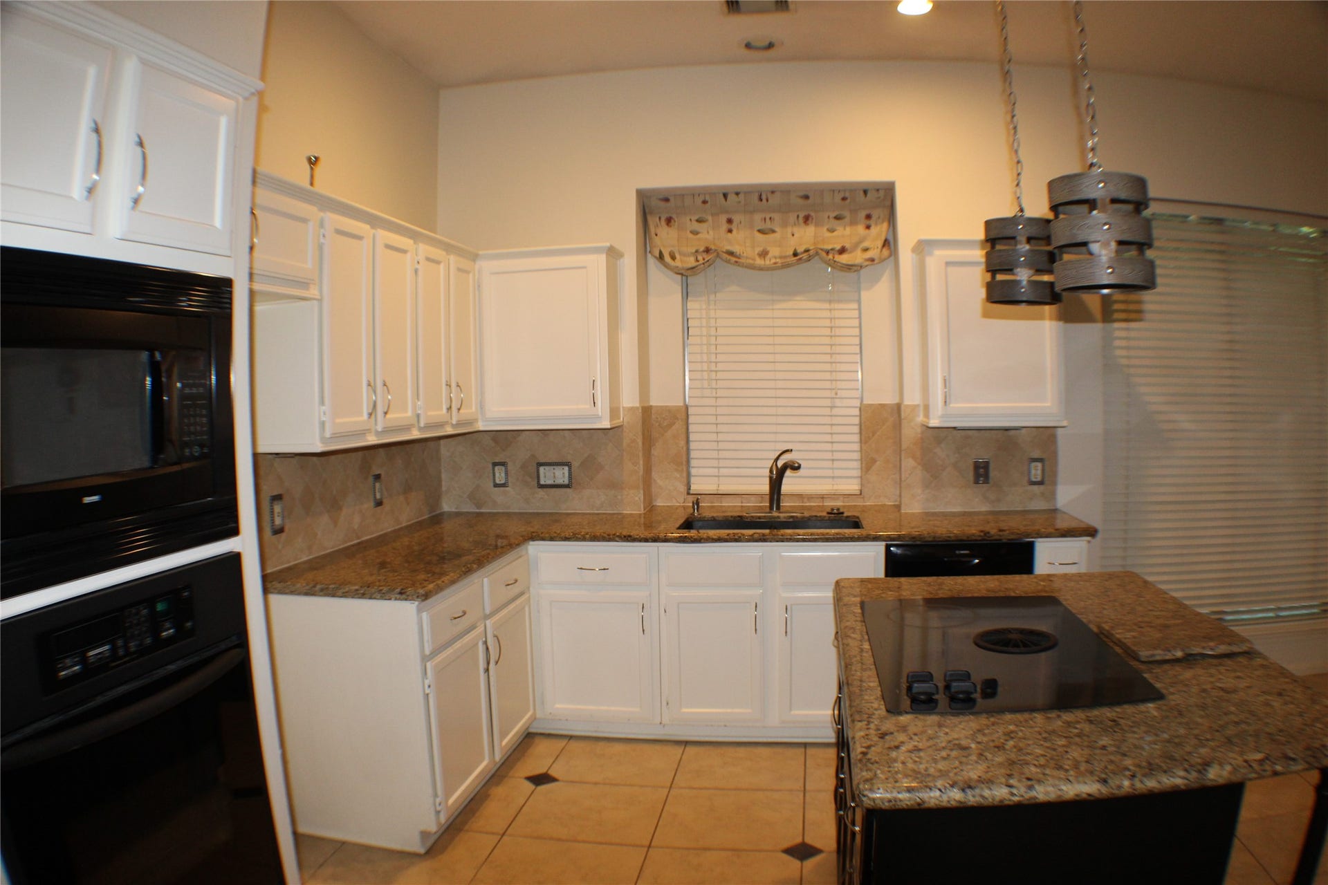 642 Avery Drive, Sugar Land, TX 77479 642 Avery Drive, Sugar Land, TX 77479