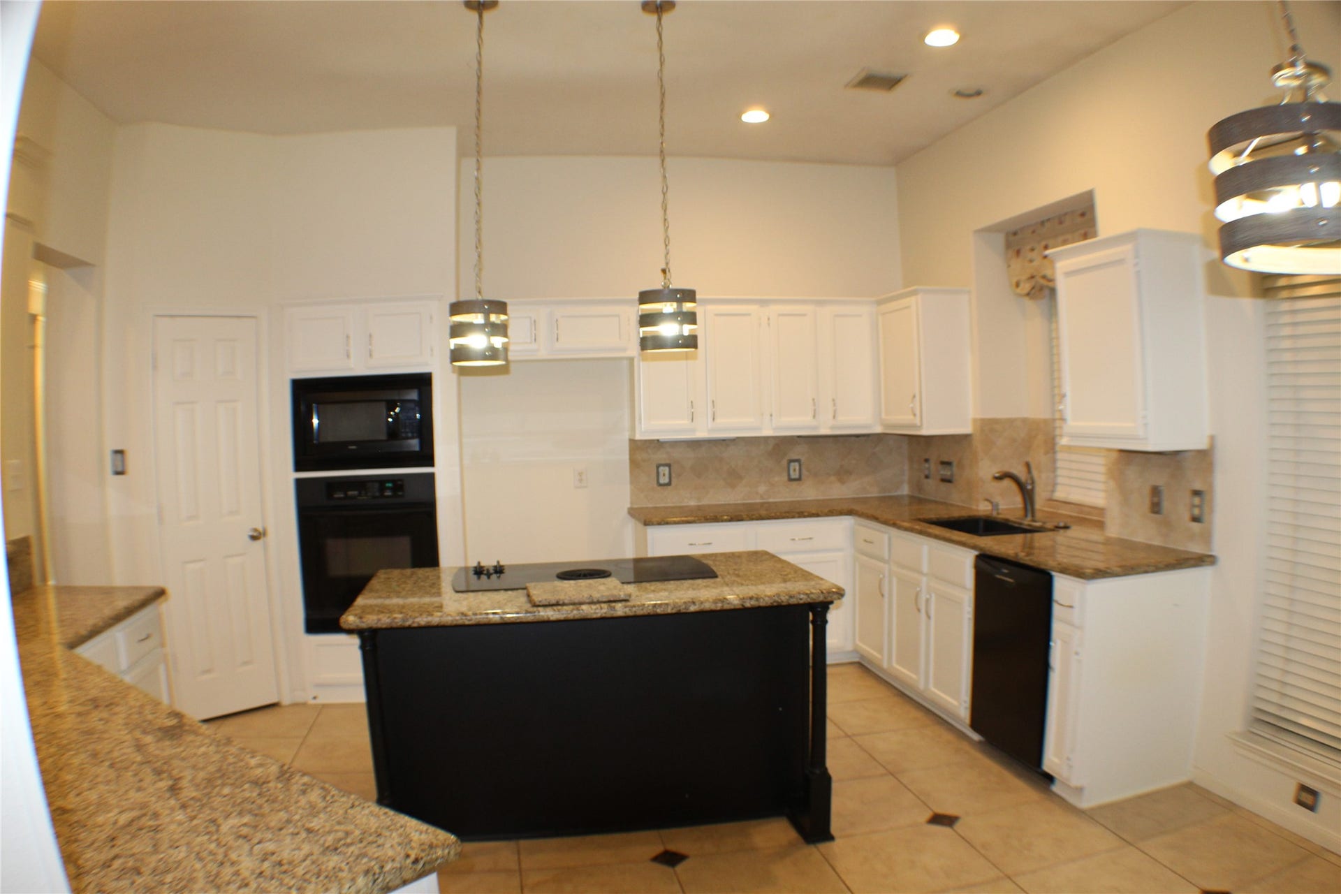 642 Avery Drive, Sugar Land, TX 77479 642 Avery Drive, Sugar Land, TX 77479