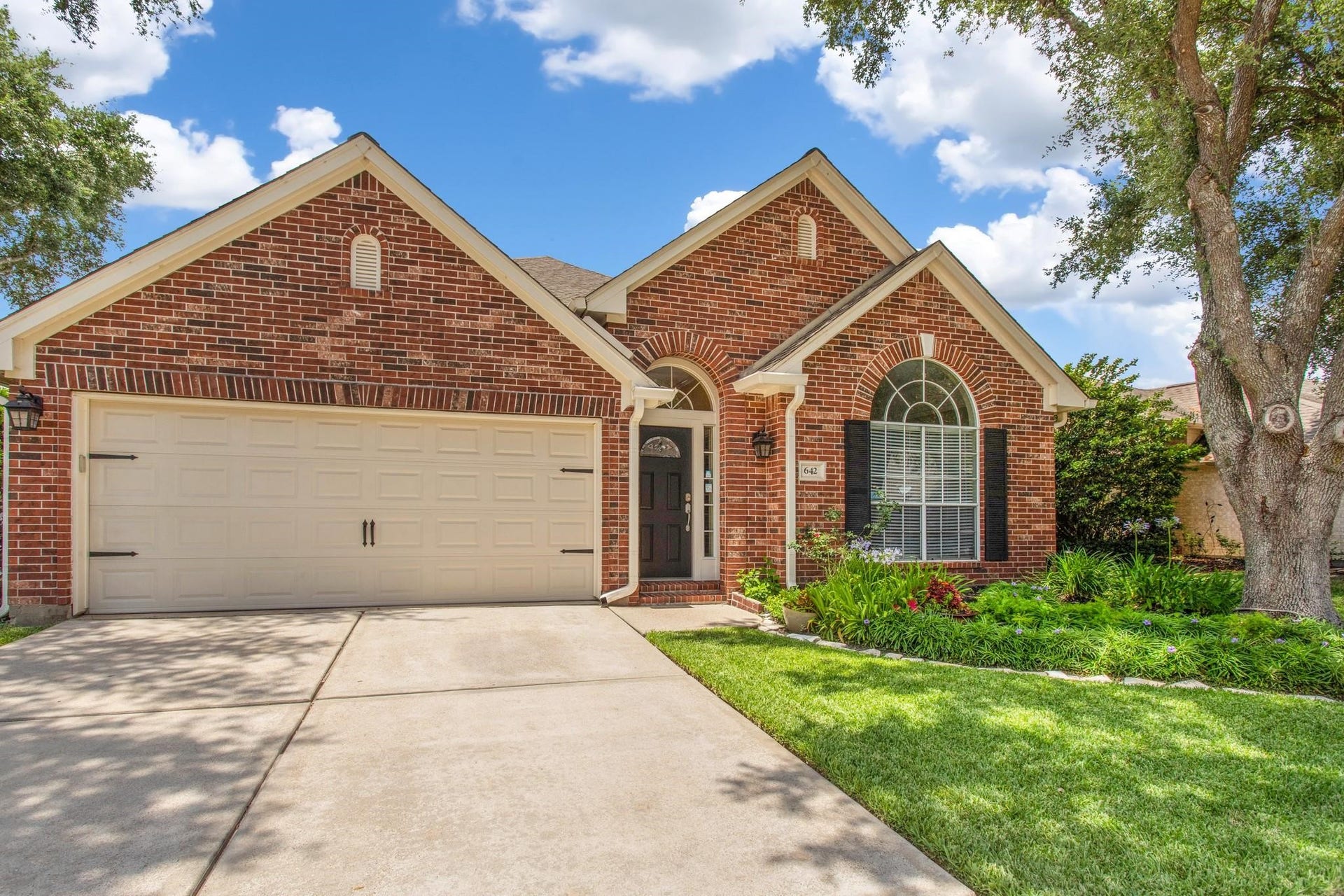 642 Avery Drive, Sugar Land, TX 77479 642 Avery Drive, Sugar Land, TX 77479