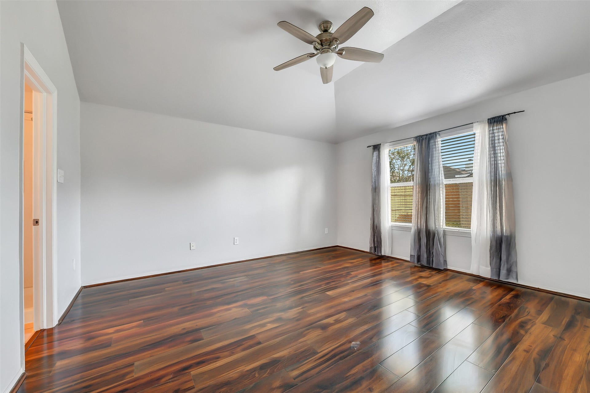 706 St Croix Street, Alvin, TX 77511 Master bedroom