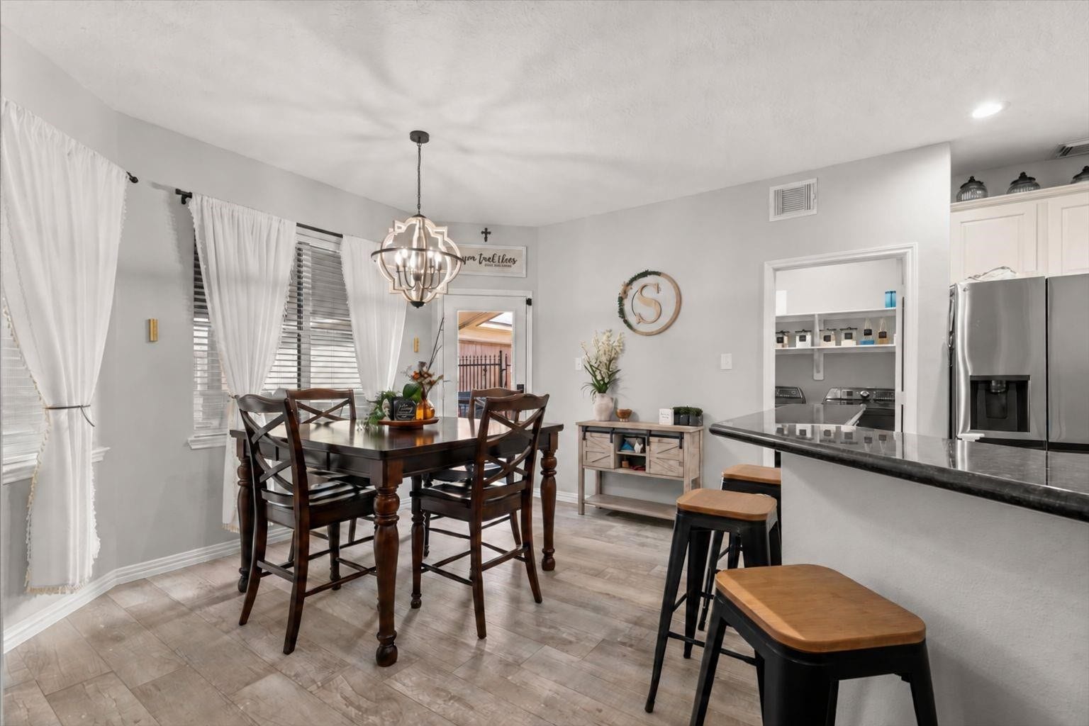 2437 La Rochelle Court, Seabrook, TX 77586 Bright breakfast area sits alongside the kitchen breakfast bar and provides access to the backyard.