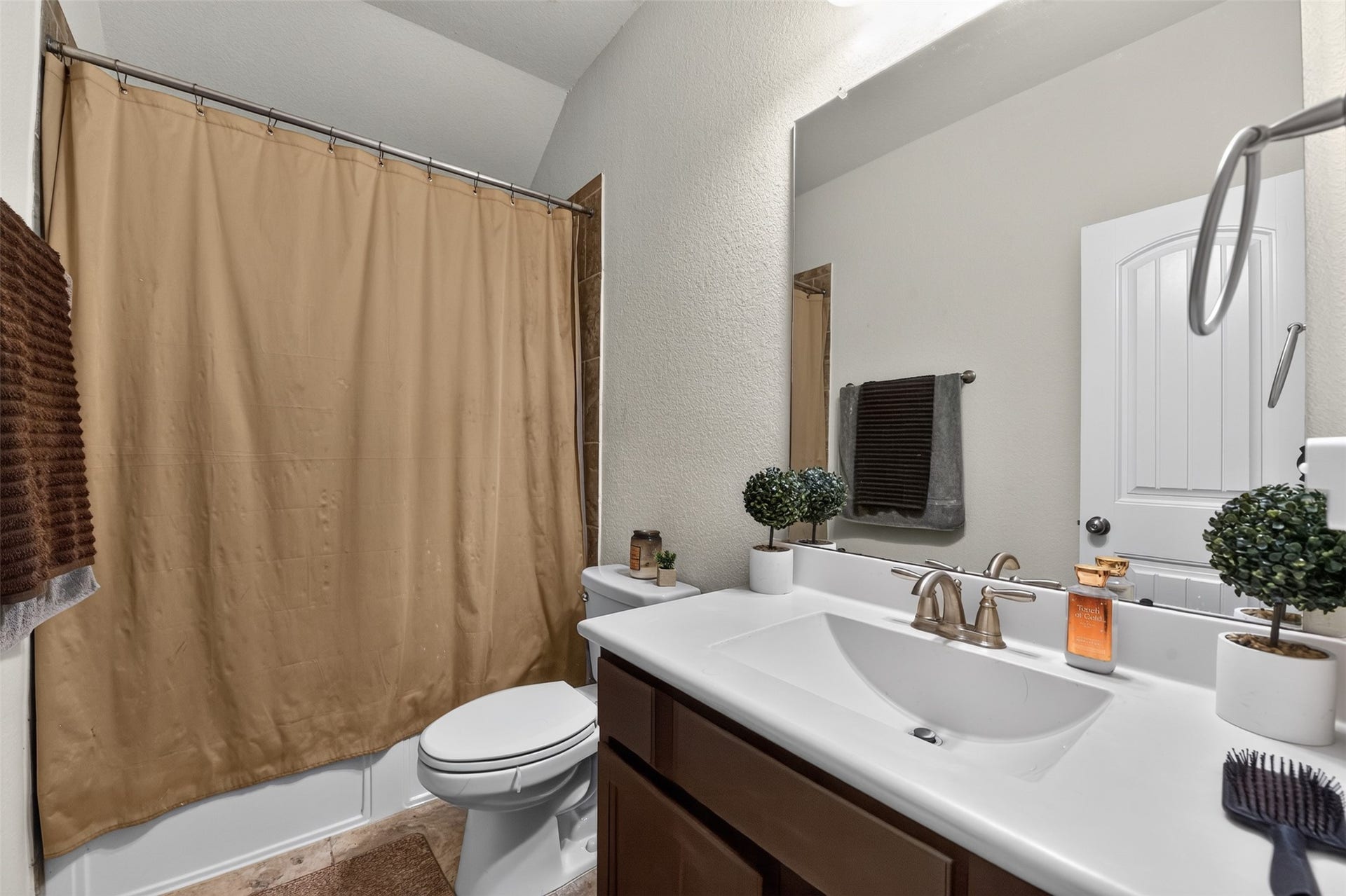 Here's that 3rd full bathroom