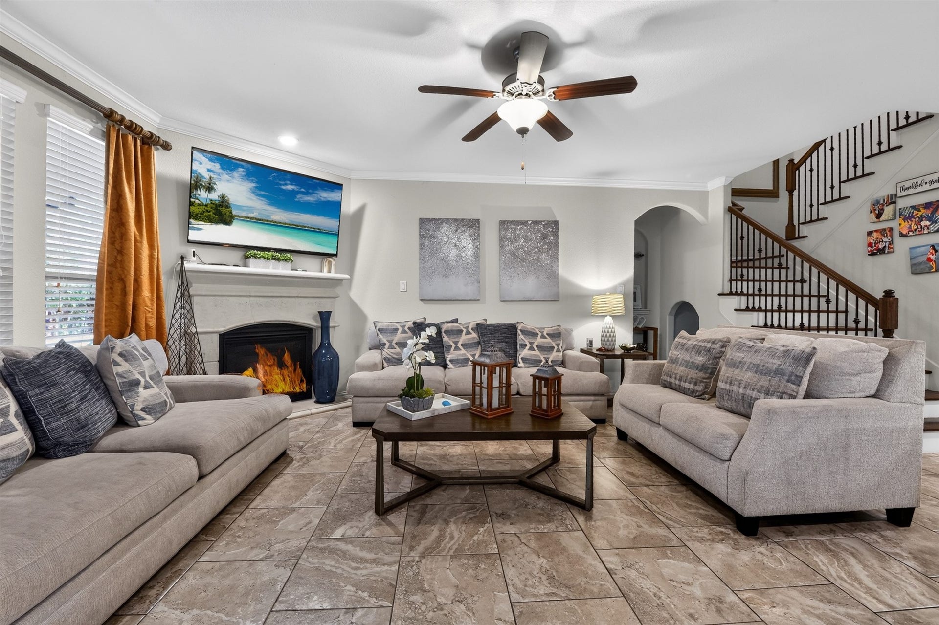 Cozy livingroom with a fireplace
