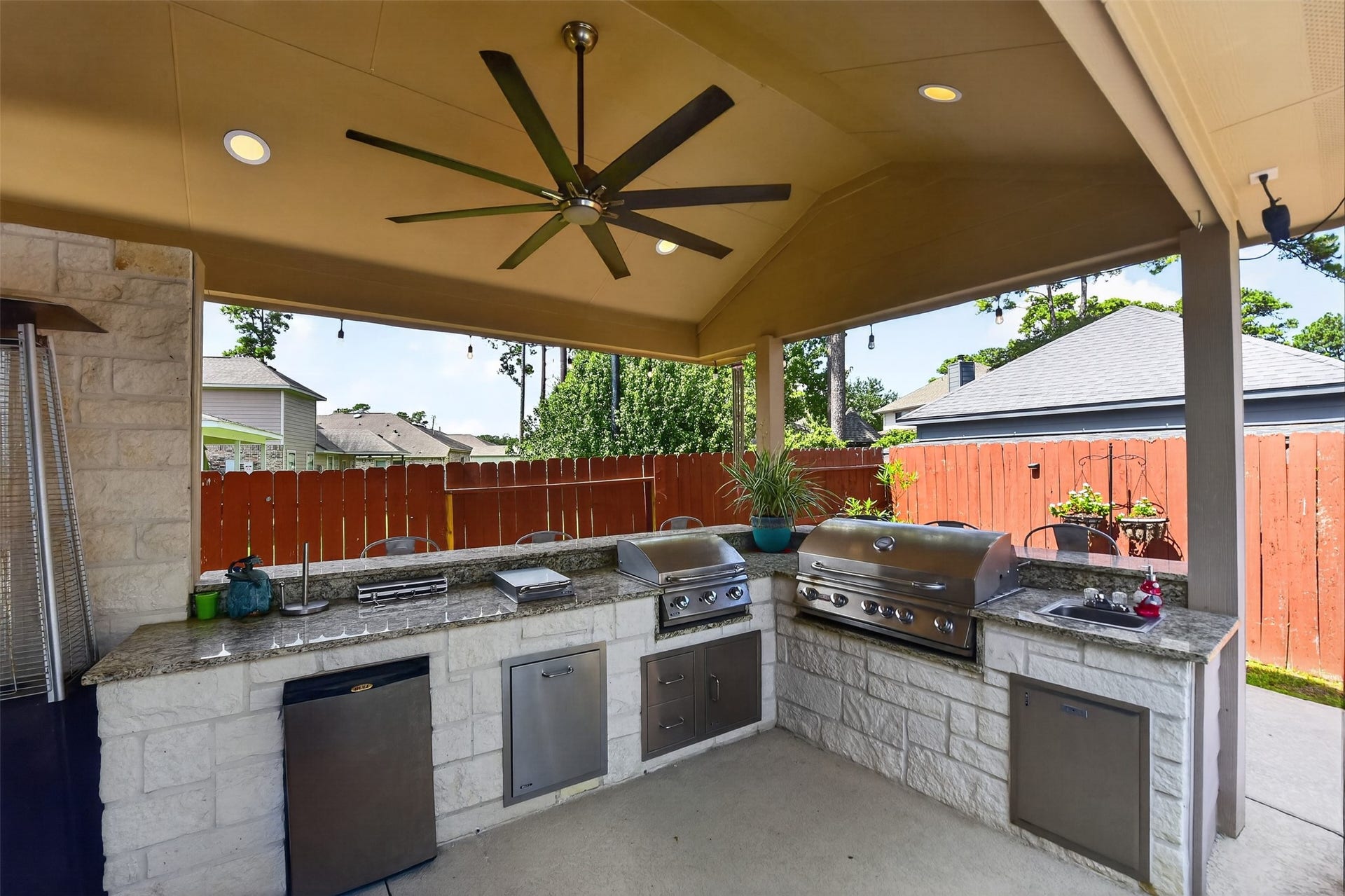 Outdoor kitchen/bar!