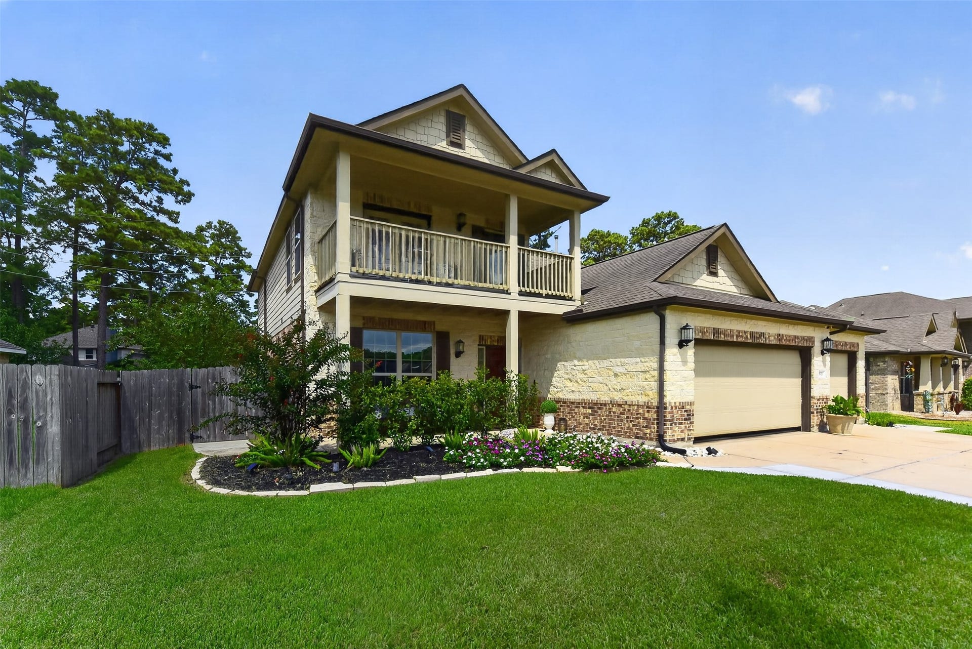 Side view of the house showcasing the balcony