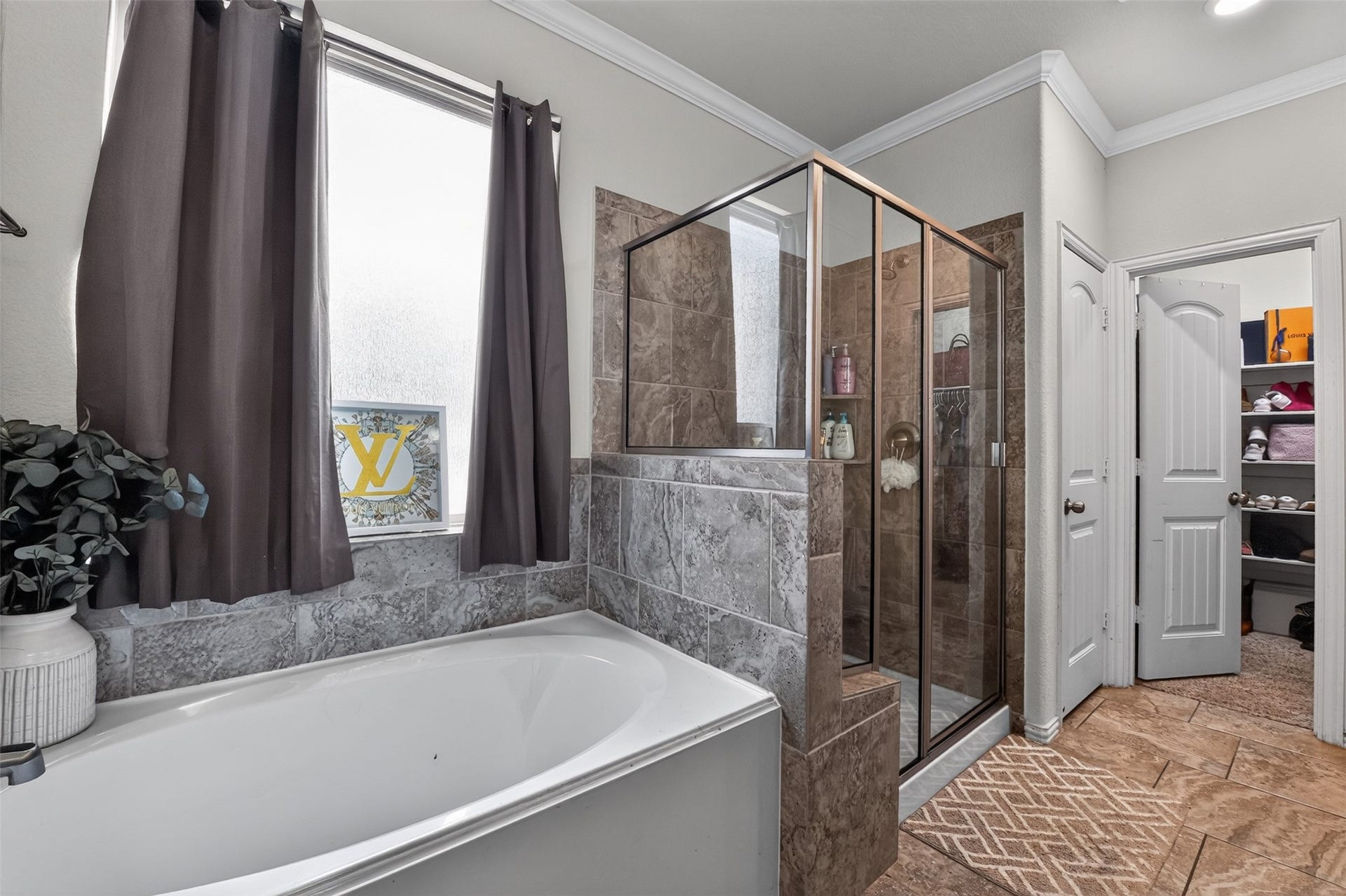 Primary bedroom's bathroom