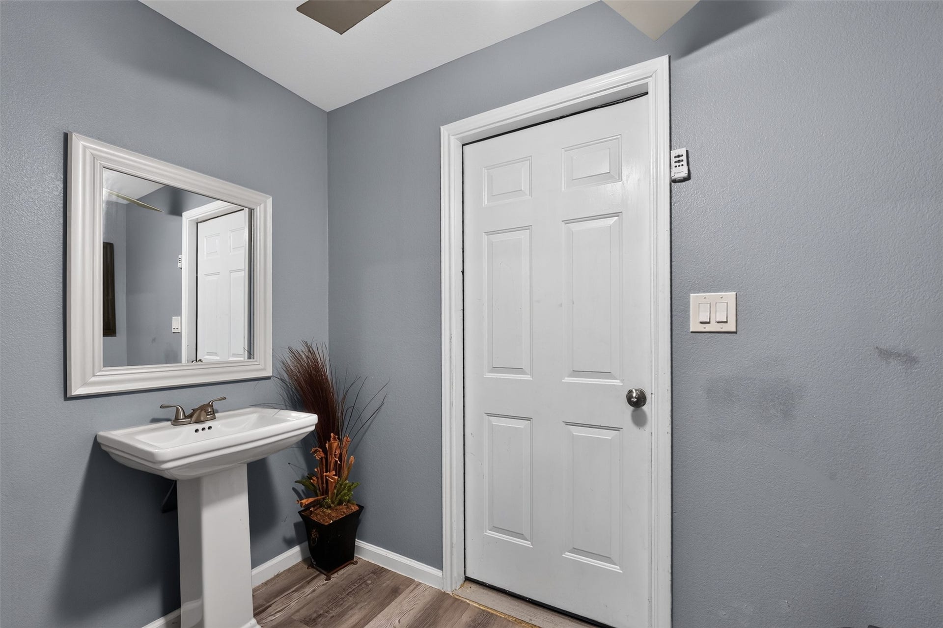 In law suite's bathroom doubles down for outside guest use!