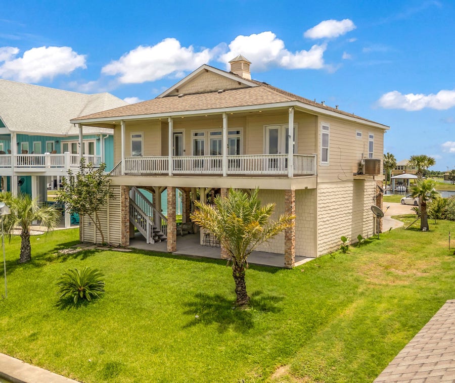 Property photo for 2001 Laguna Harbor Cove Boulevard, Port Bolivar, TX