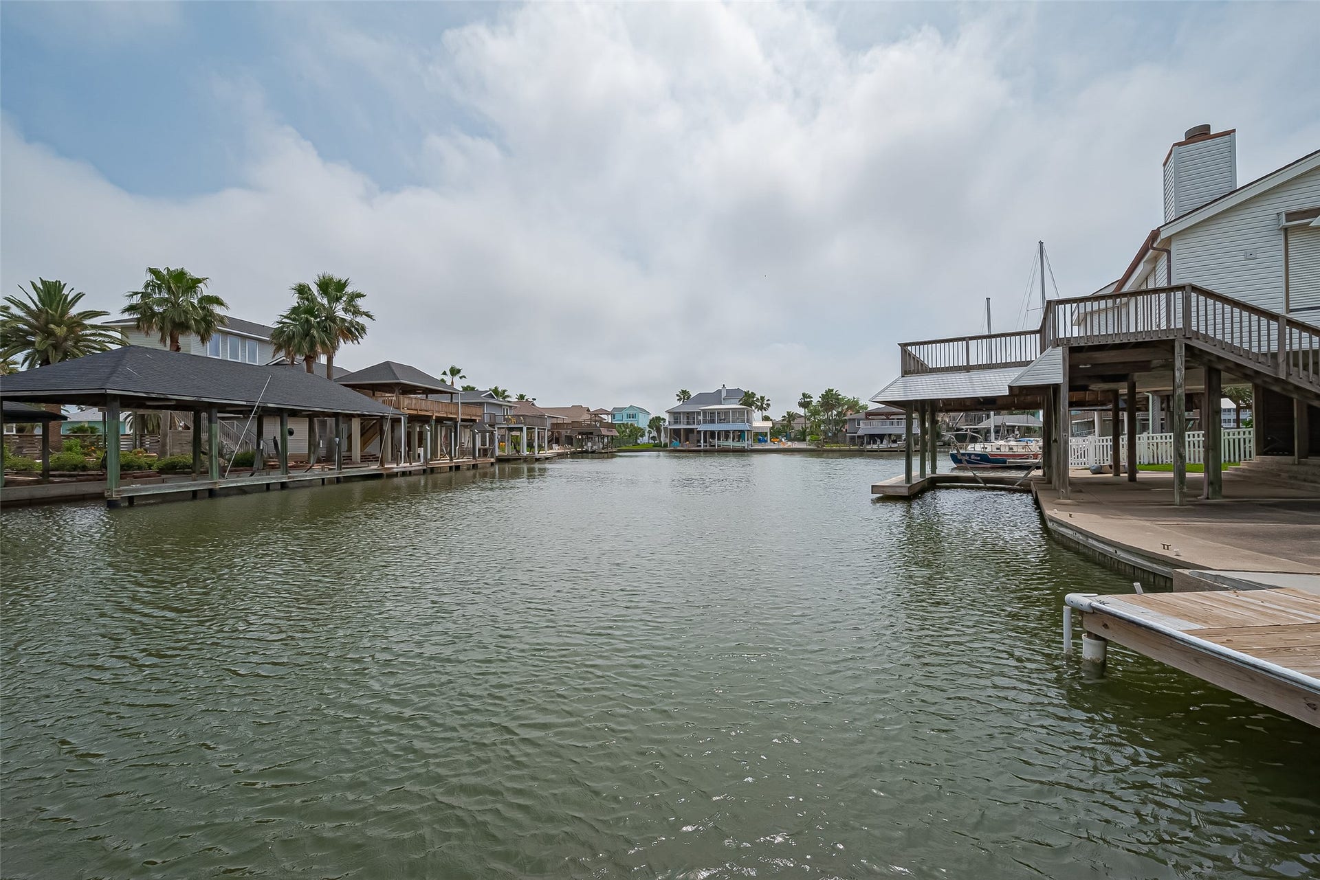 210 Sampan Drive, Tiki Island, TX 77554 210 Sampan Drive, Tiki Island, TX 77554