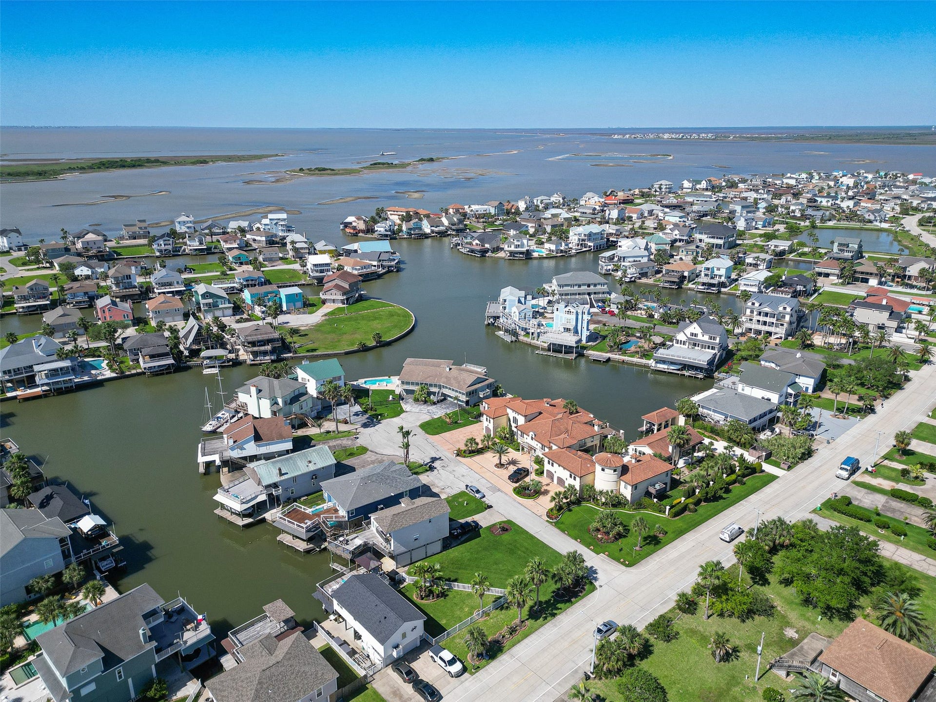 210 Sampan Drive, Tiki Island, TX 77554 210 Sampan Drive, Tiki Island, TX 77554