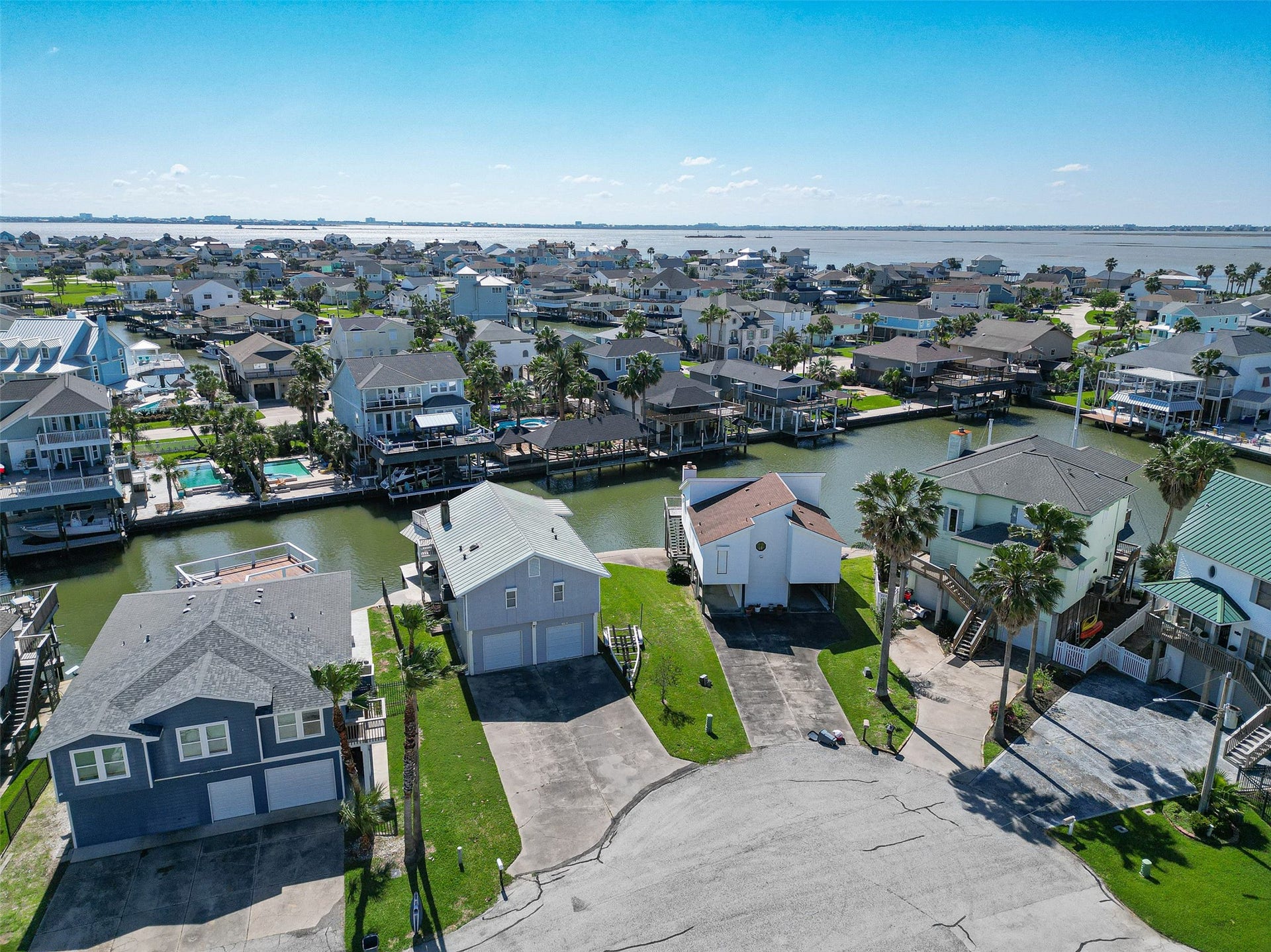210 Sampan Drive, Tiki Island, TX 77554 210 Sampan Drive, Tiki Island, TX 77554