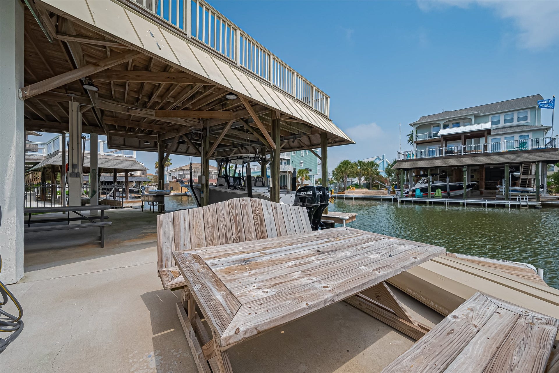210 Sampan Drive, Tiki Island, TX 77554 210 Sampan Drive, Tiki Island, TX 77554