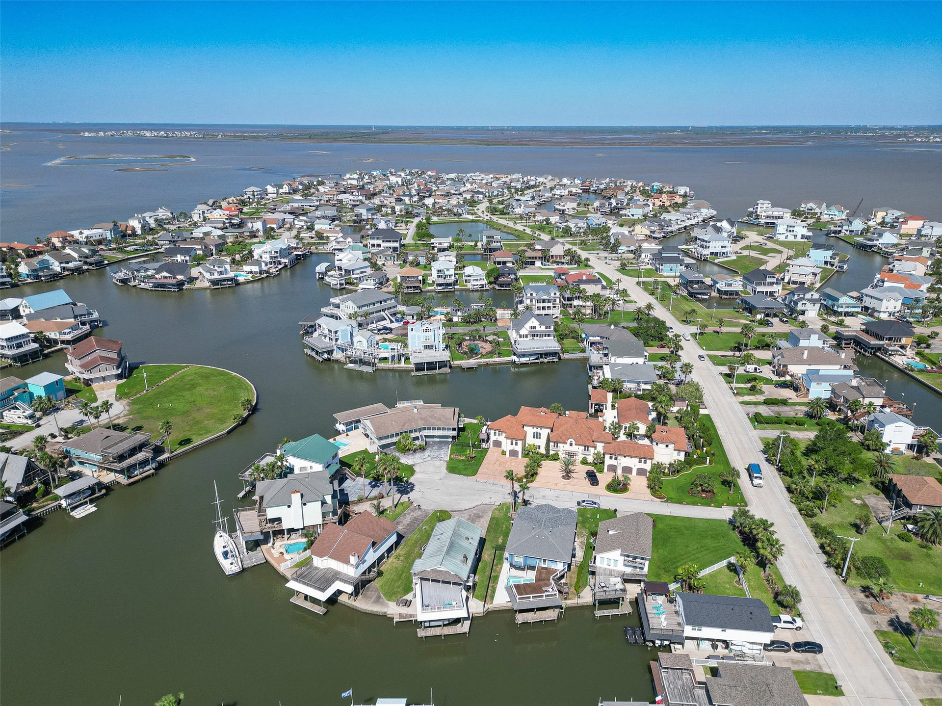 210 Sampan Drive, Tiki Island, TX 77554 210 Sampan Drive, Tiki Island, TX 77554