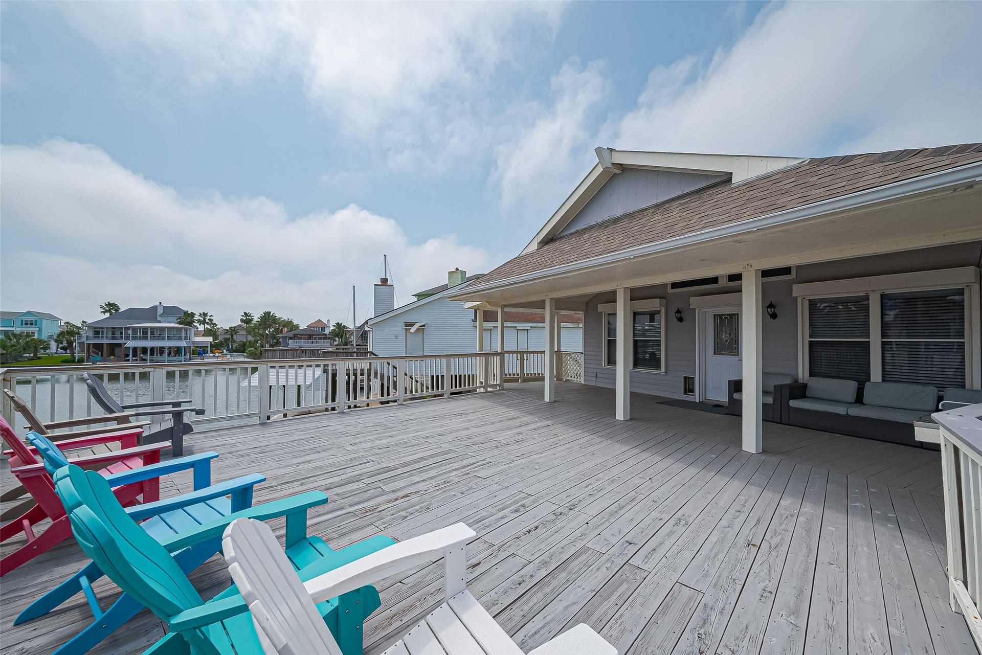 210 Sampan Drive, Tiki Island, TX 77554 210 Sampan Drive, Tiki Island, TX 77554