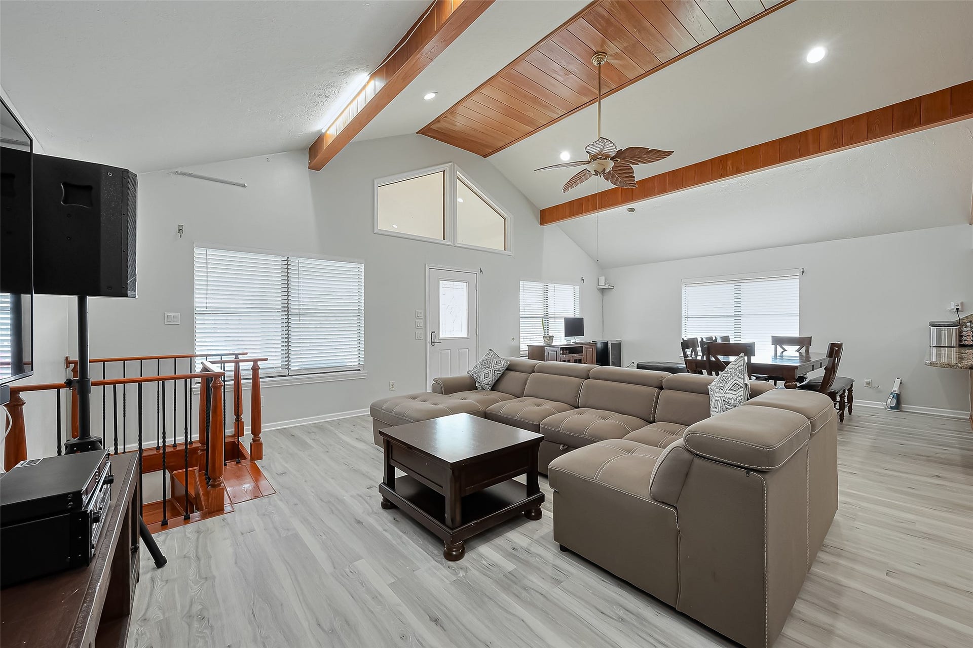210 Sampan Drive, Tiki Island, TX 77554 210 Sampan Drive, Tiki Island, TX 77554