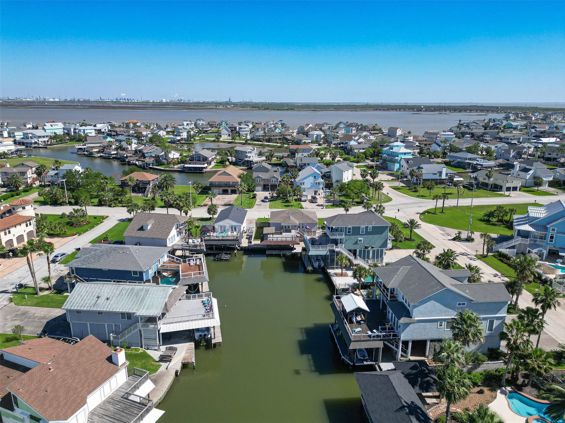 210 Sampan Drive, Tiki Island, TX 77554 210 Sampan Drive, Tiki Island, TX 77554