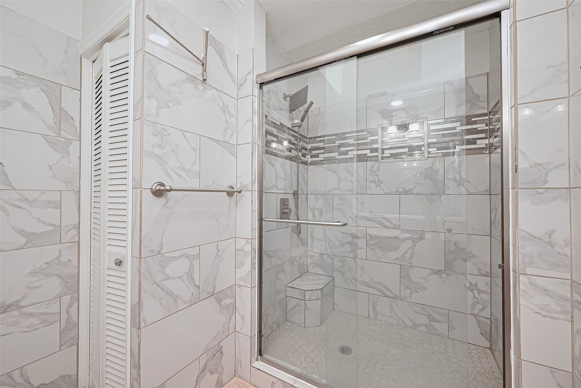 210 Sampan Drive, Tiki Island, TX 77554 210 Sampan Drive, Tiki Island, TX 77554