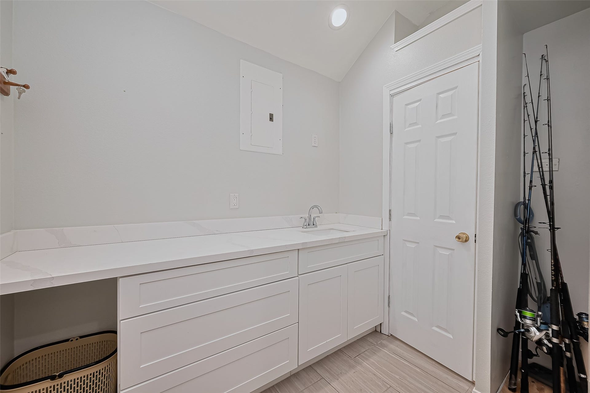 210 Sampan Drive, Tiki Island, TX 77554 210 Sampan Drive, Tiki Island, TX 77554