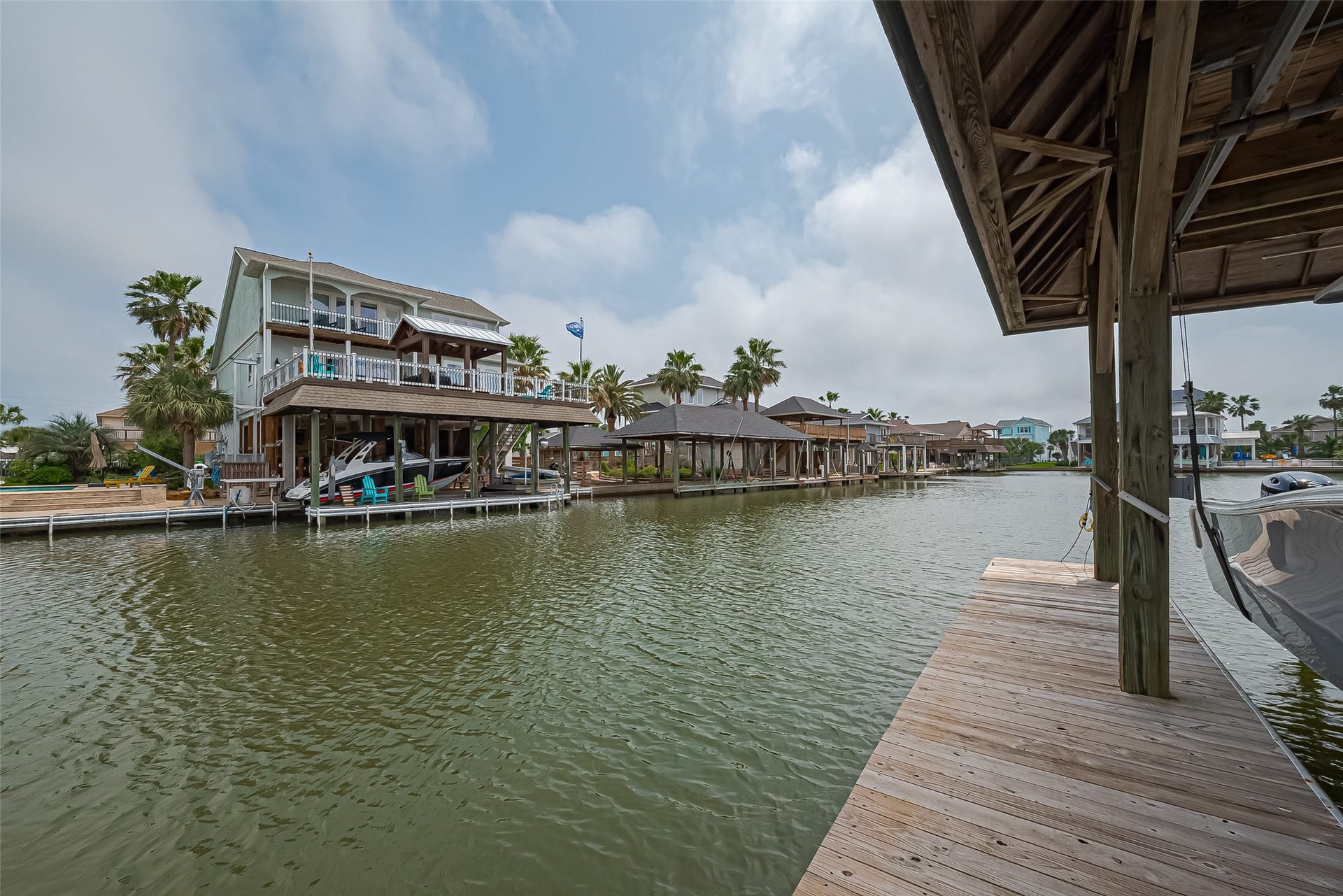 210 Sampan Drive, Tiki Island, TX 77554 210 Sampan Drive, Tiki Island, TX 77554
