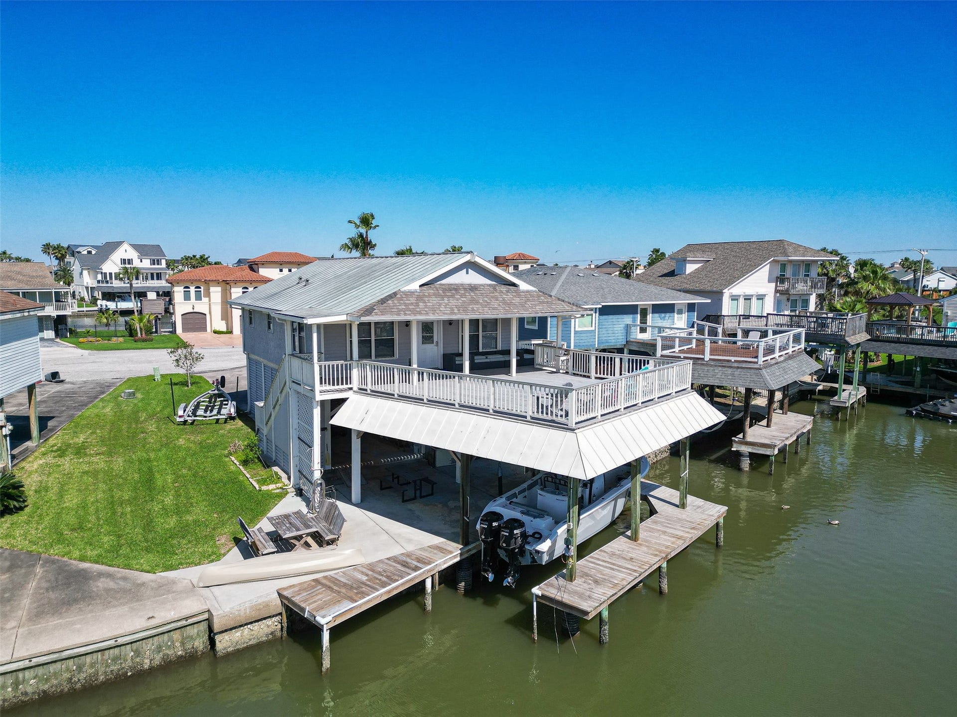 210 Sampan Drive, Tiki Island, TX 77554 210 Sampan Drive, Tiki Island, TX 77554