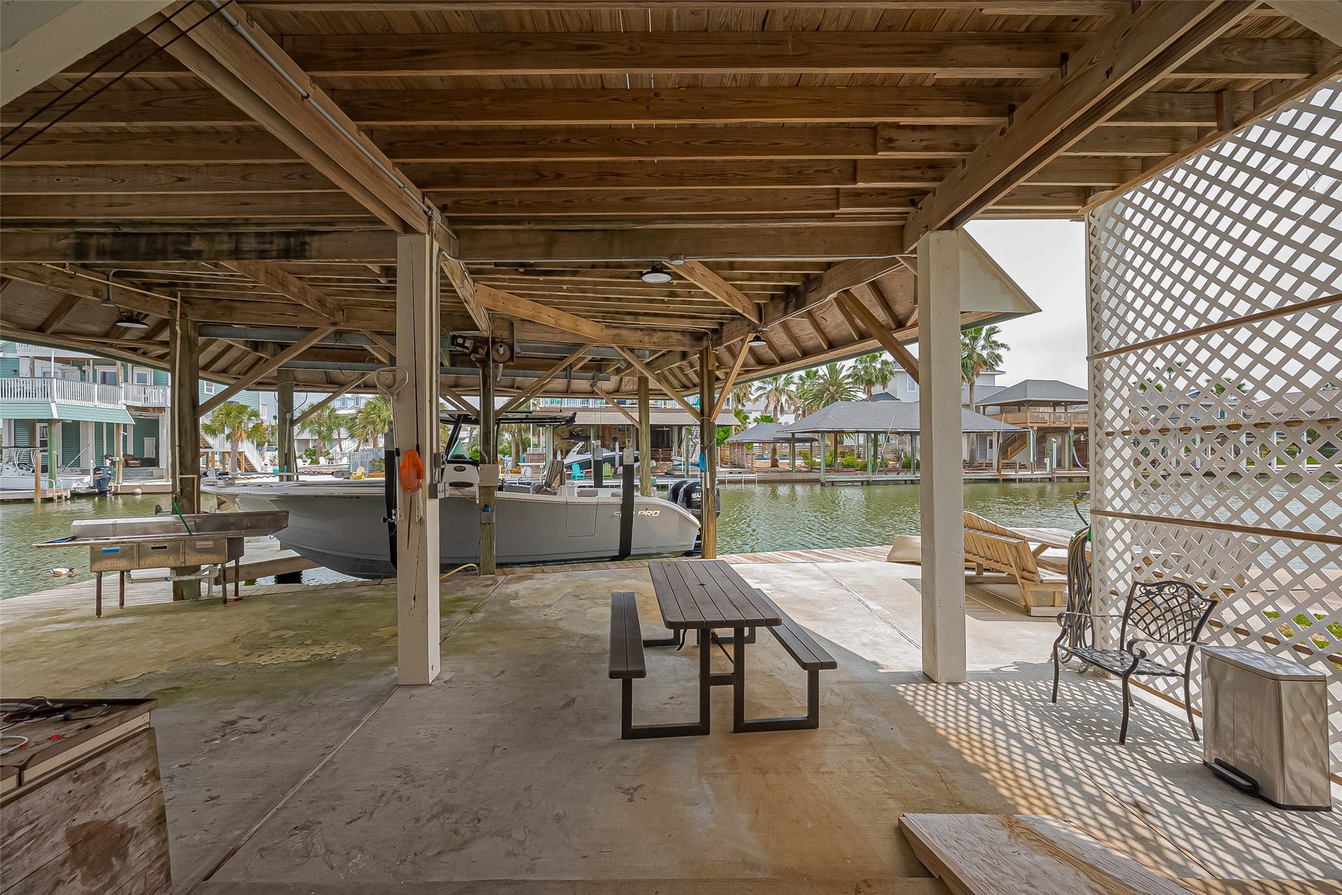210 Sampan Drive, Tiki Island, TX 77554 210 Sampan Drive, Tiki Island, TX 77554