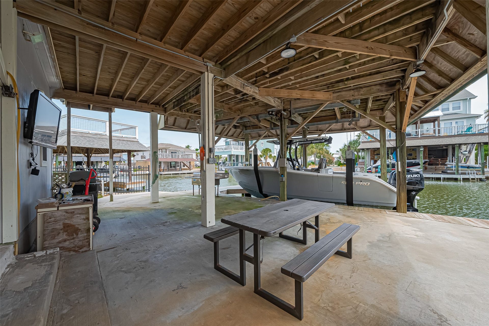 210 Sampan Drive, Tiki Island, TX 77554 210 Sampan Drive, Tiki Island, TX 77554
