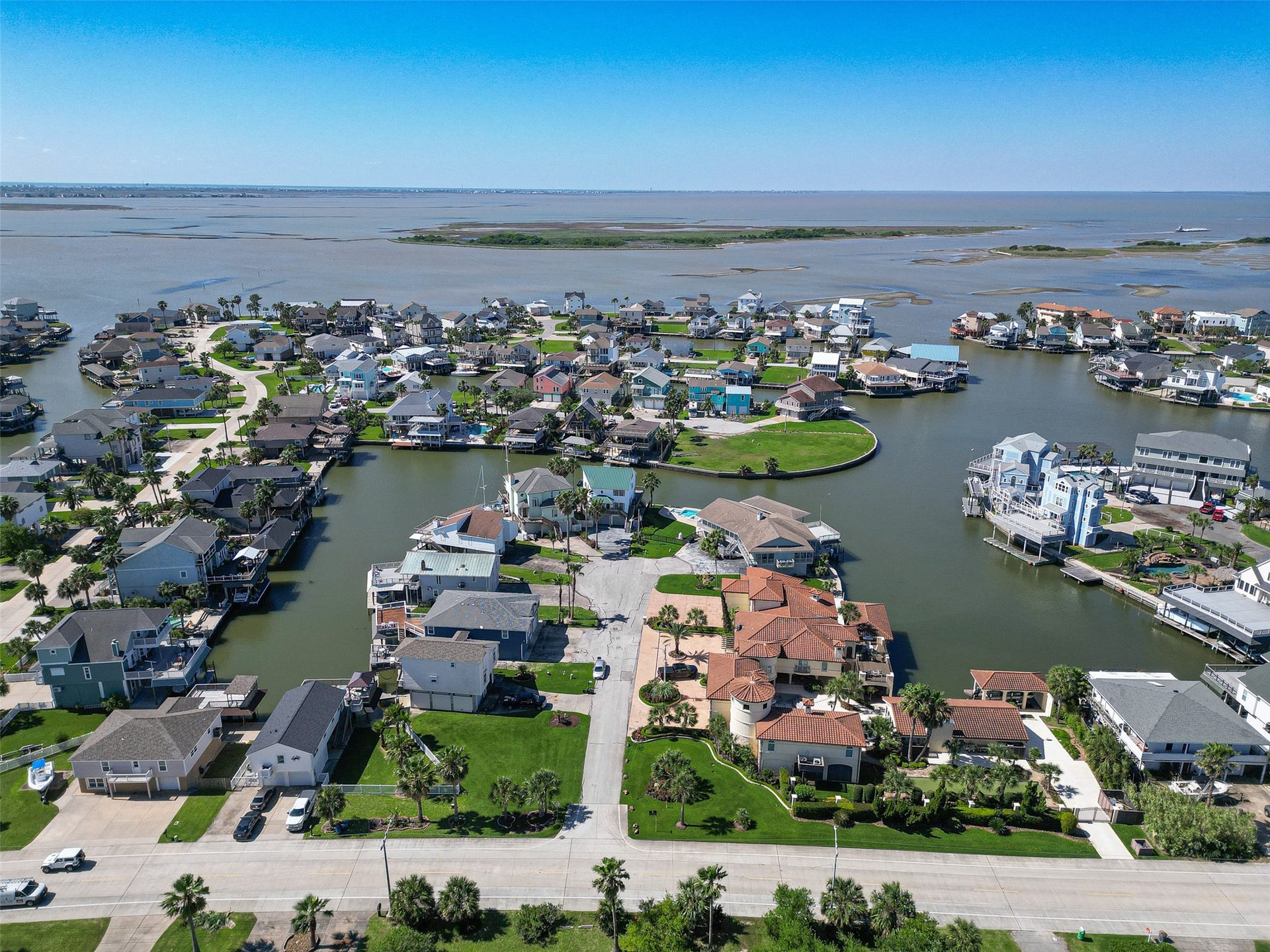 210 Sampan Drive, Tiki Island, TX 77554 210 Sampan Drive, Tiki Island, TX 77554