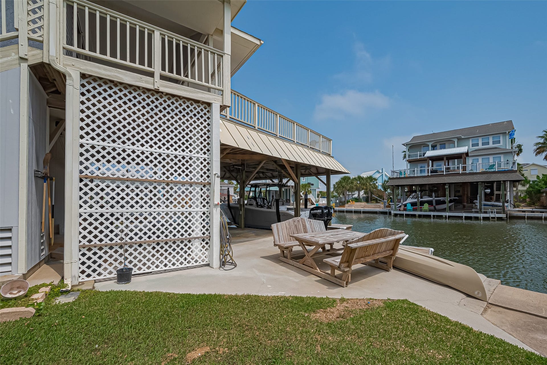 210 Sampan Drive, Tiki Island, TX 77554 210 Sampan Drive, Tiki Island, TX 77554