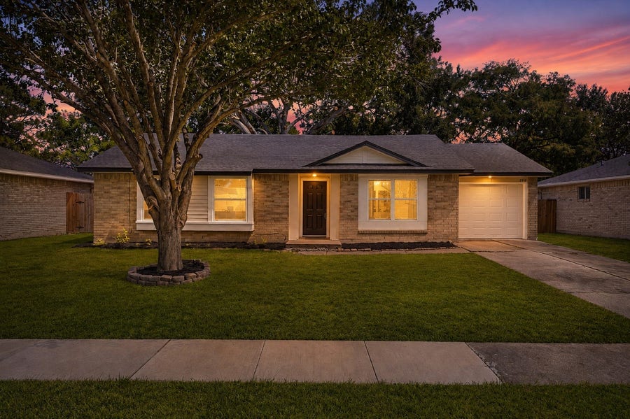 Property photo for 2512 Gettysburg Drive, League City, TX