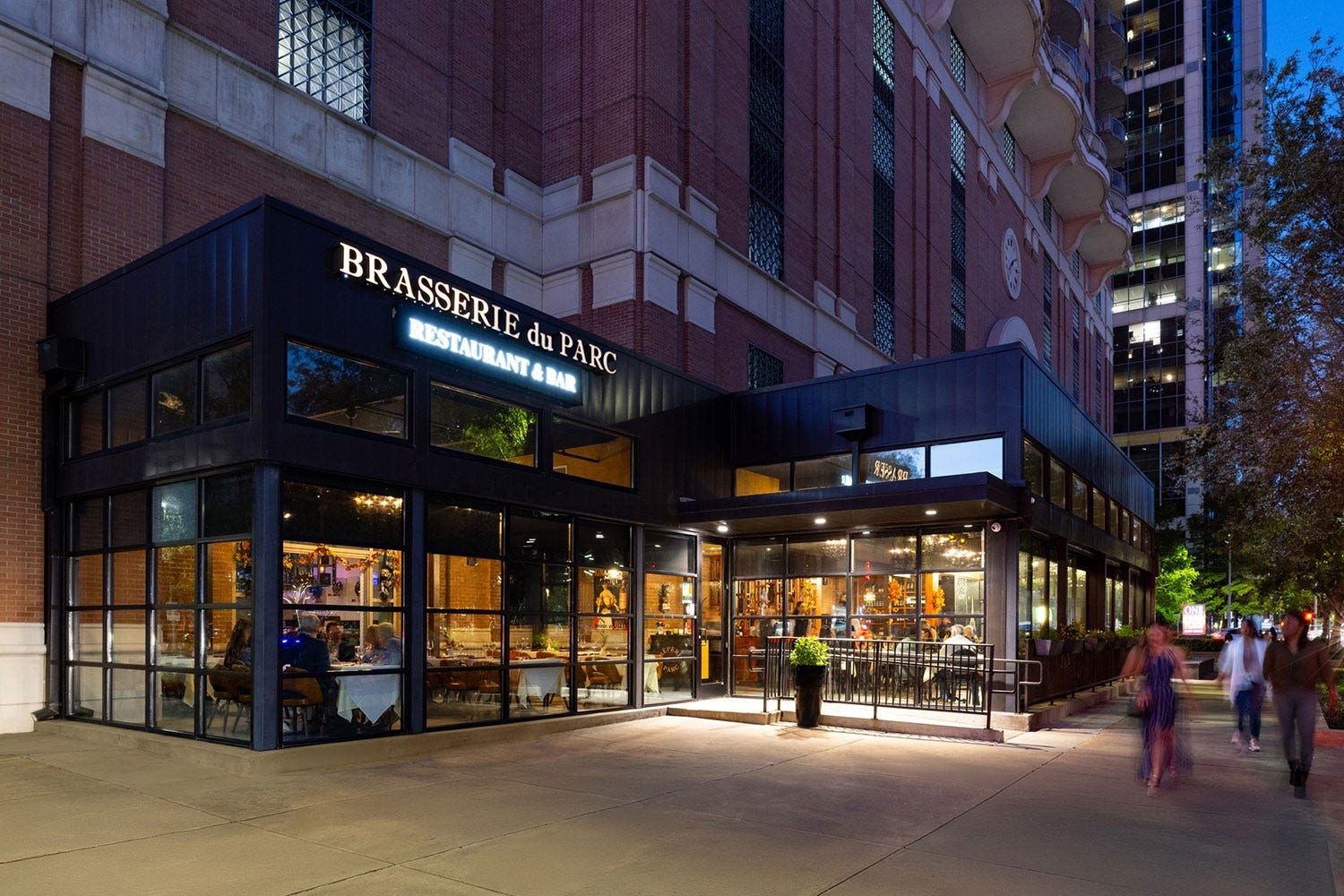1400 McKinney Street, #1003, Houston, TX 77010 Just one elevator ride away, you'll have multiple fine dining options available for a convenient and delicious escape.