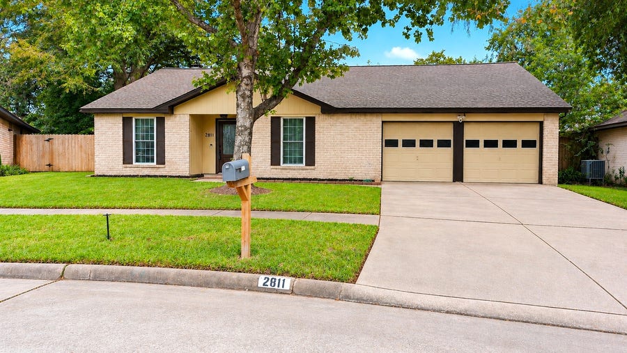 Property photo for 2811 New England Court, Webster, TX