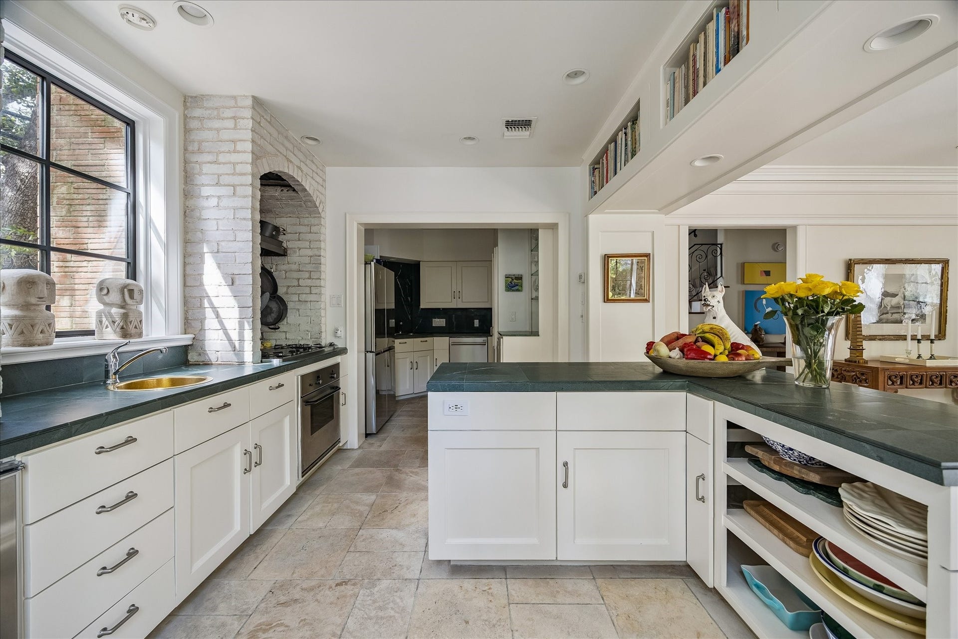 1117 Banks, Houston, TX 77006 The kitchen.