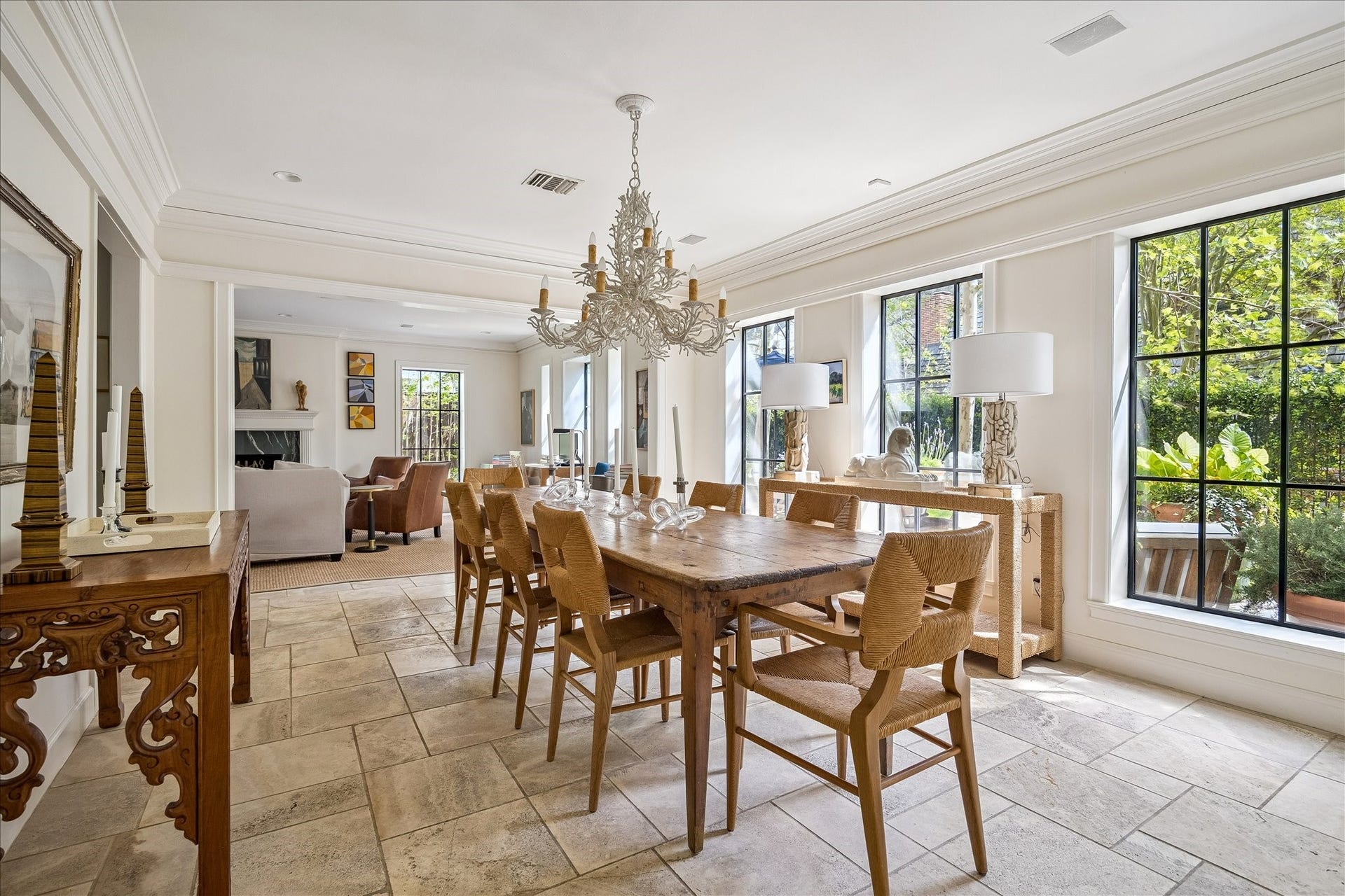 1117 Banks, Houston, TX 77006 Another view of the dining room.