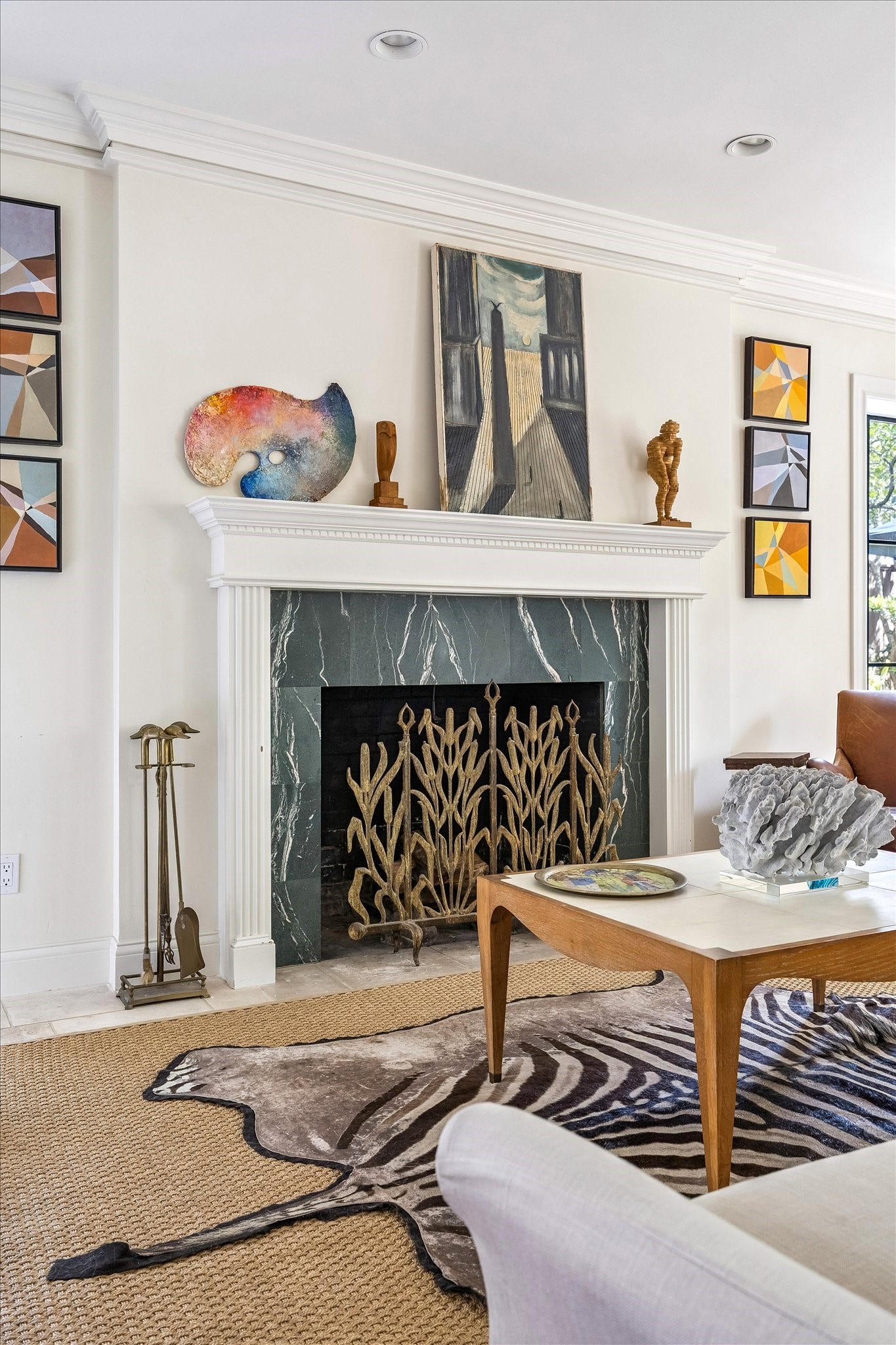 1117 Banks, Houston, TX 77006 Are we in Houston or a chic Paris apartment? Just stunning.