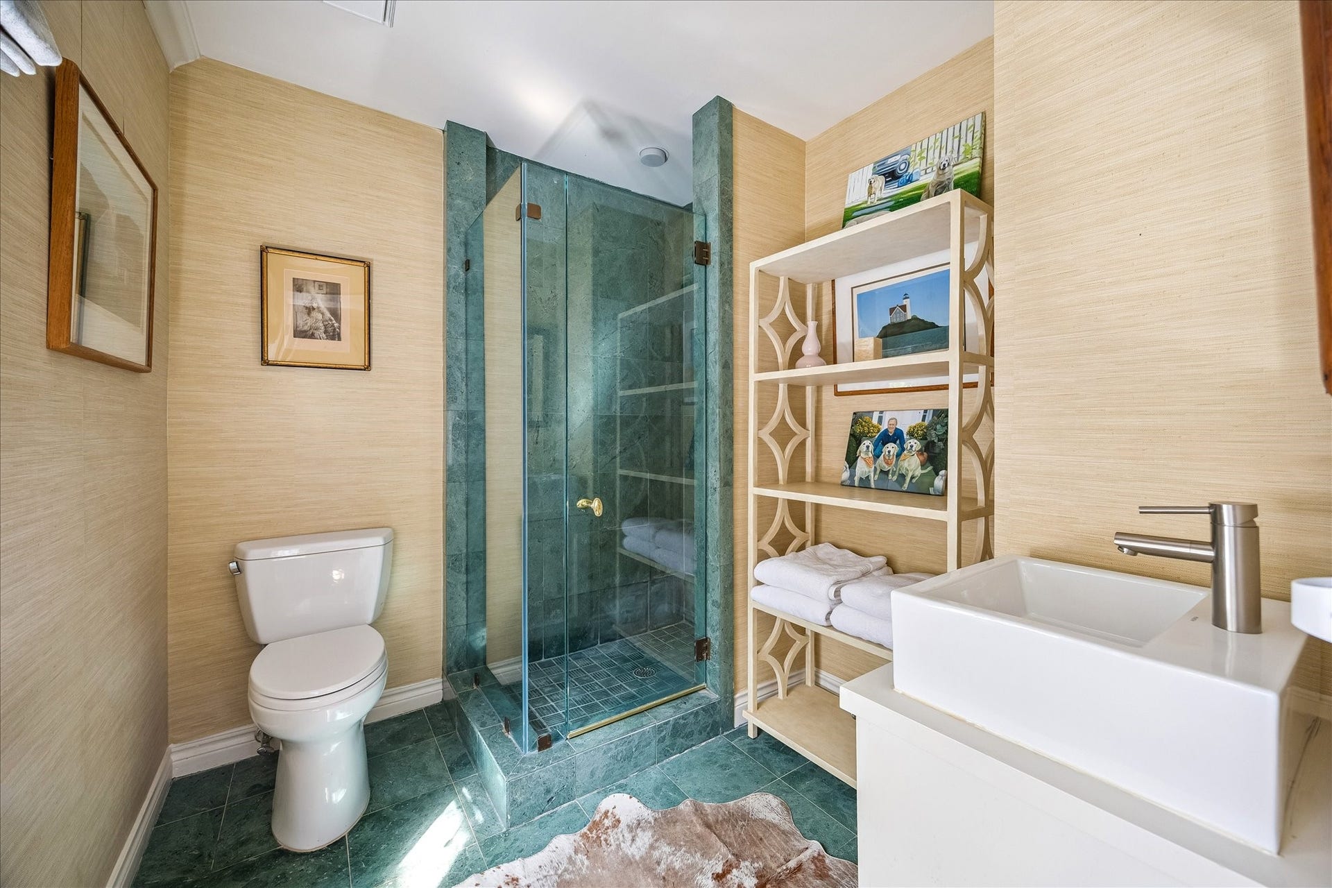 1117 Banks, Houston, TX 77006 Ensuite bath for the guest bedroom.