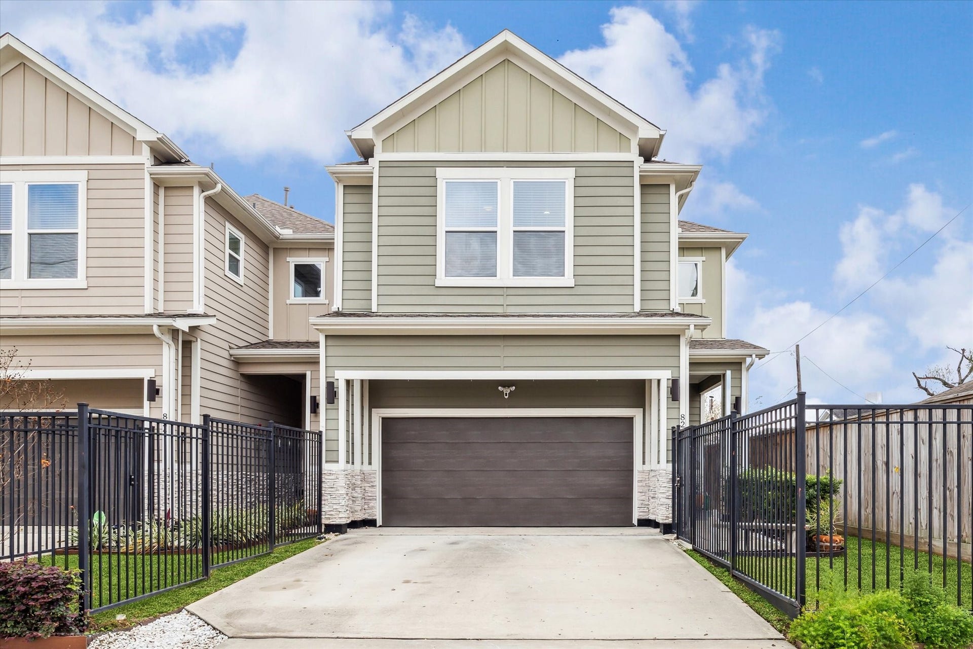 822 Morris Street, Houston, TX 77009 Welcome to 822 Morris! The yard is completely gated.