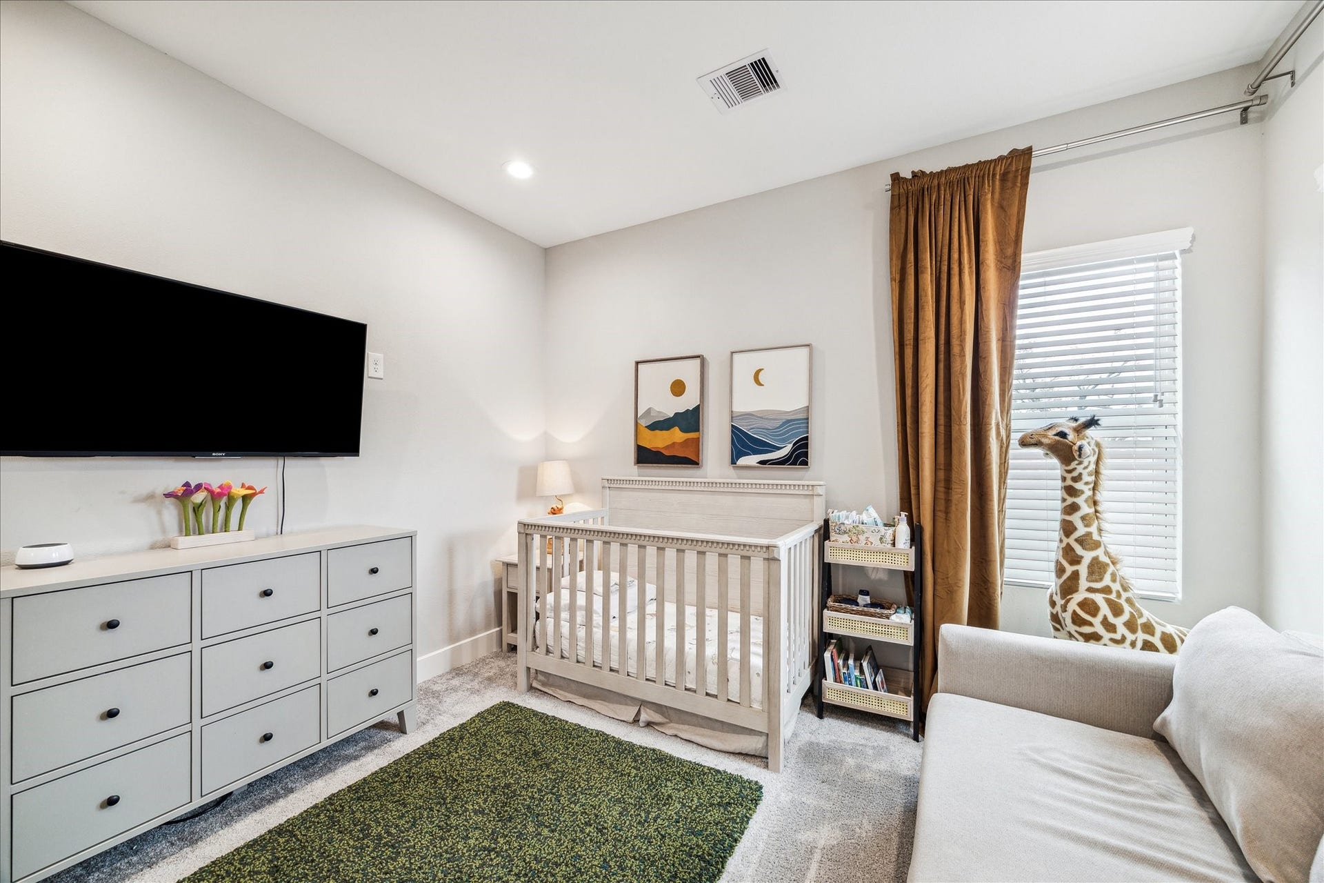 822 Morris Street, Houston, TX 77009 Secondary guest bedroom