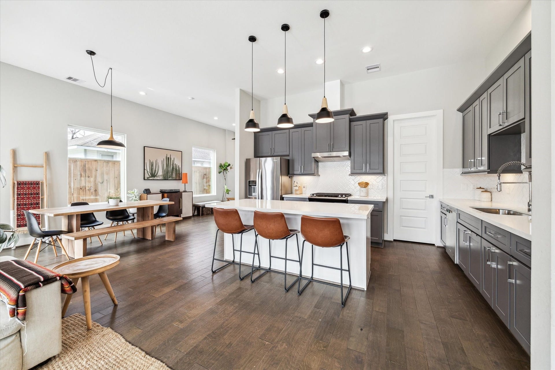 822 Morris Street, Houston, TX 77009 Tons of counter top space and a large walk-in pantry.