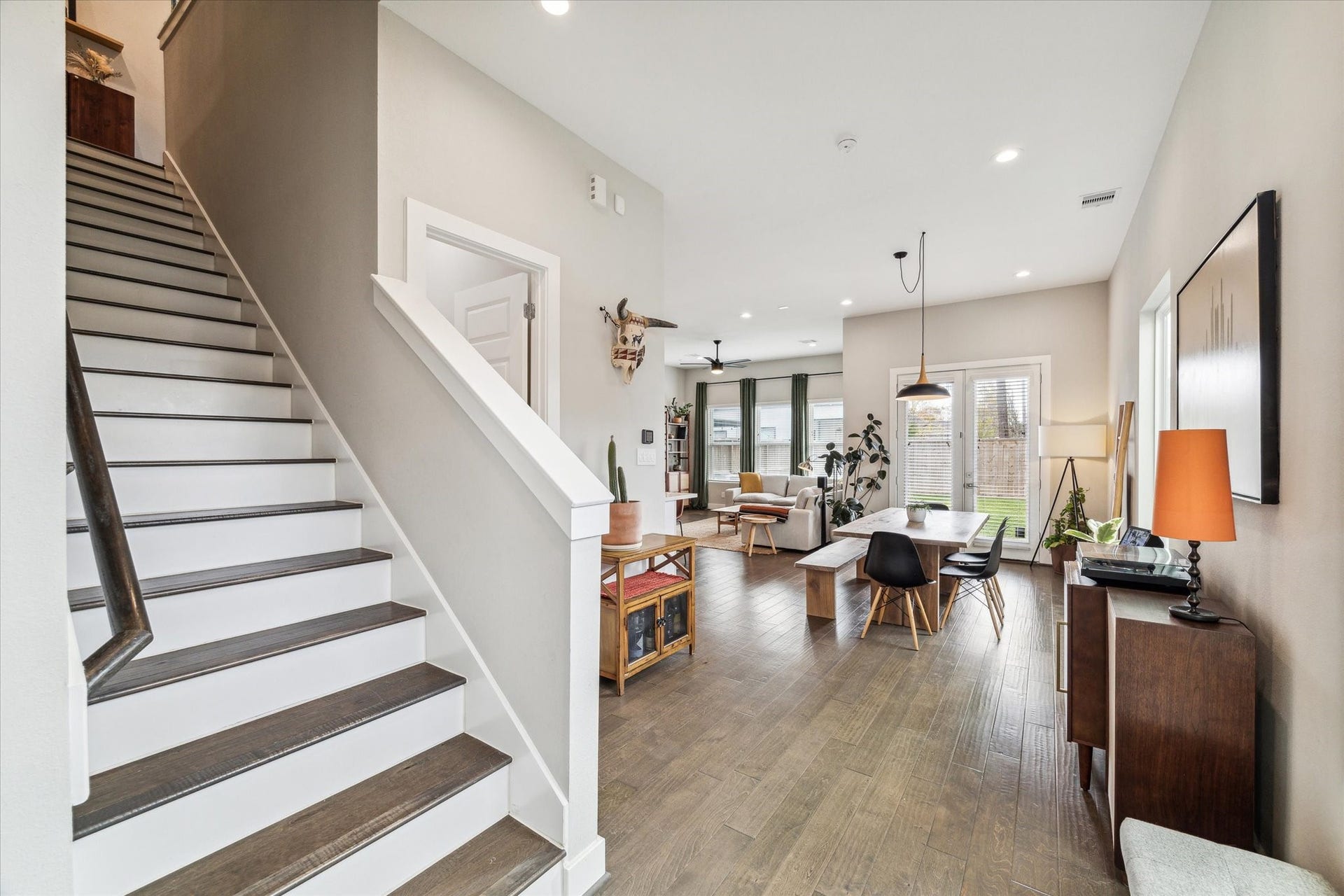 822 Morris Street, Houston, TX 77009 Spacious open concept living on the first floor.