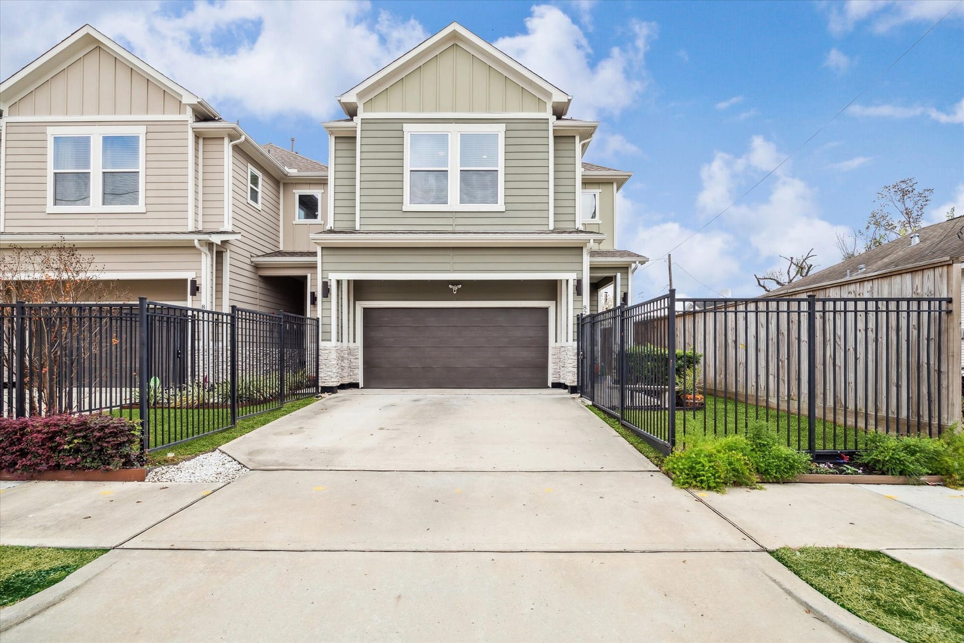 822 Morris Street, Houston, TX 77009 Private drive way for extra parking. Lots of street parking as well.