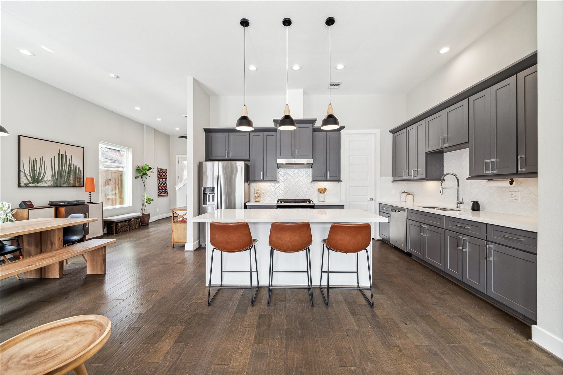 822 Morris Street, Houston, TX 77009 Beautiful cabinets with lots of storage.