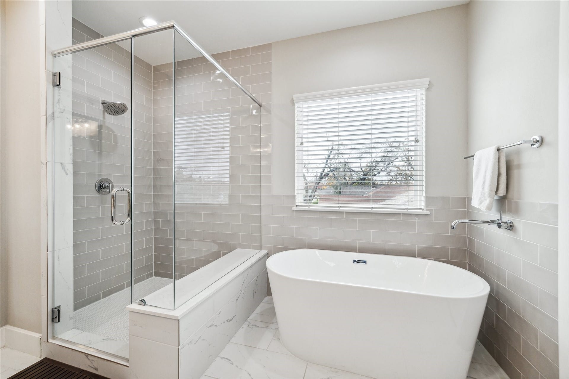822 Morris Street, Houston, TX 77009 Large soaking tub and stand alone shower.